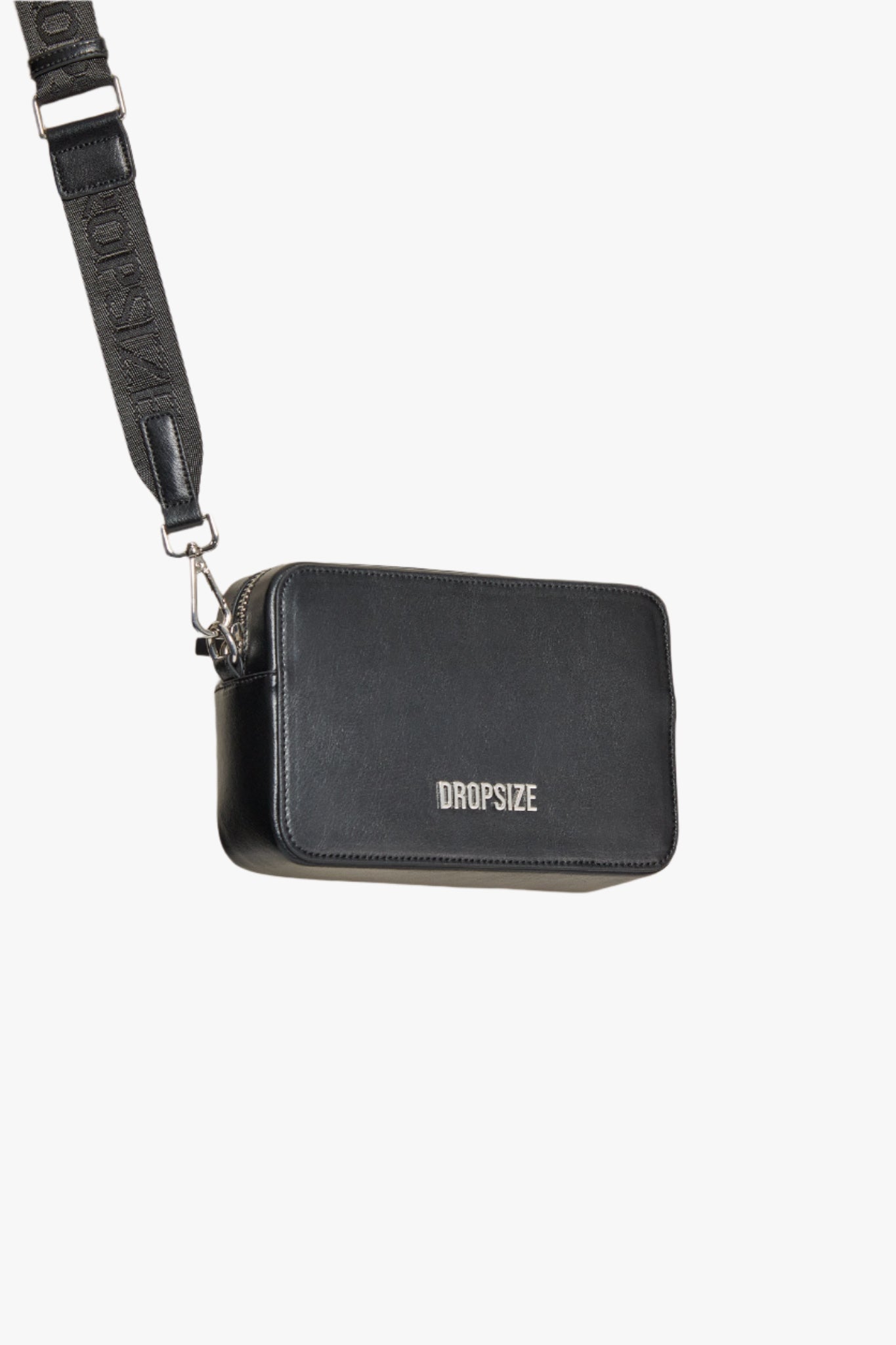 ESSENTIALS SHOULDER BAG BLACK