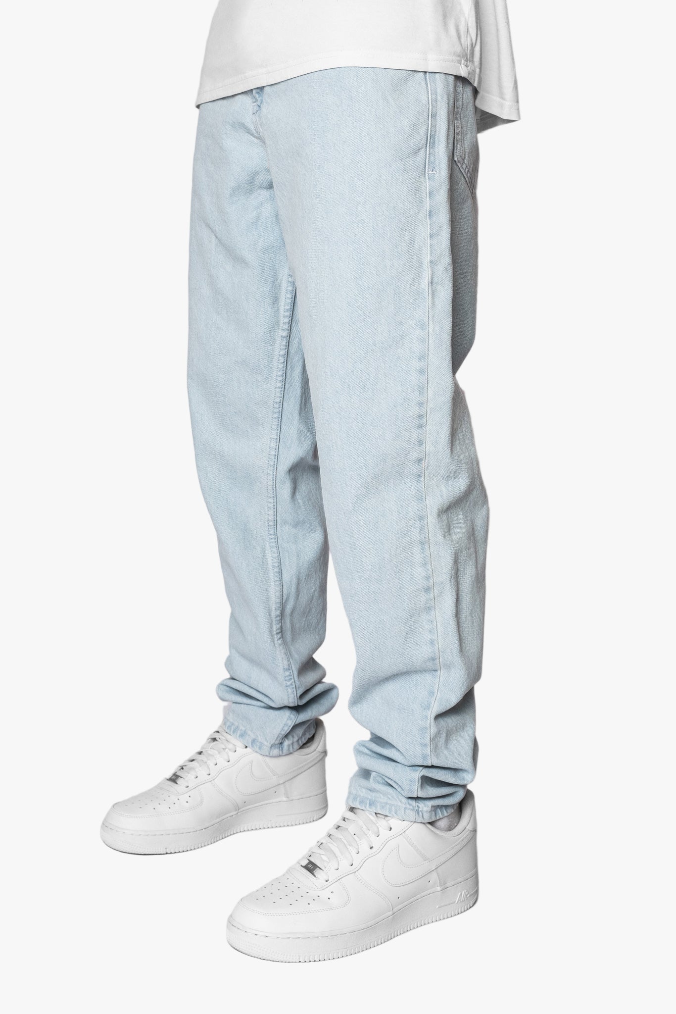 LOOSE FIT LIGHT BLUE JEANS