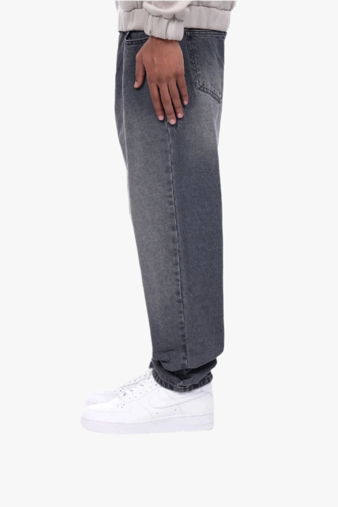 LOOSE FIT WASHED BLACK JEANS