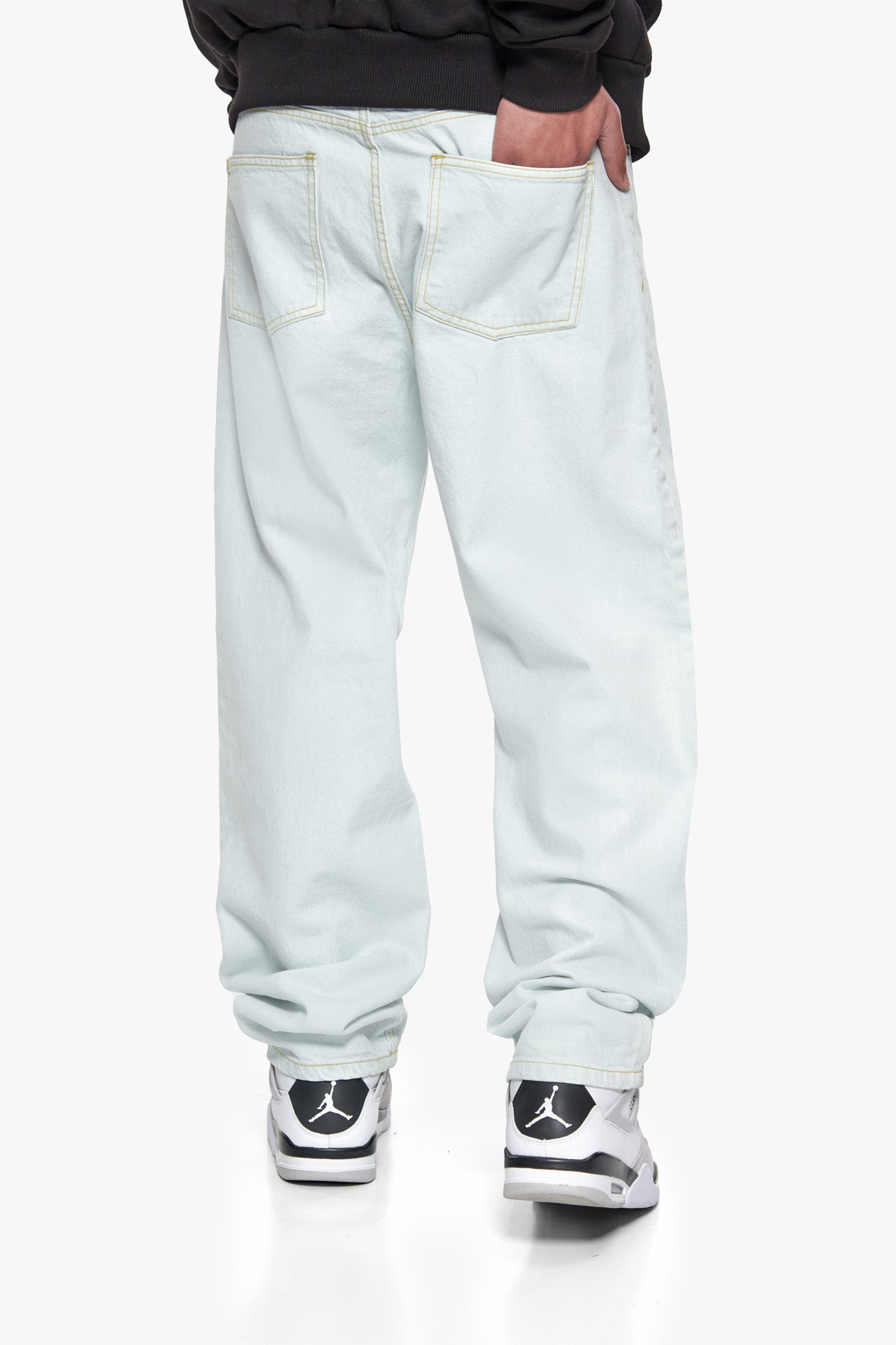 V4 LOOSE FIT JEANS LIGHT BLUE