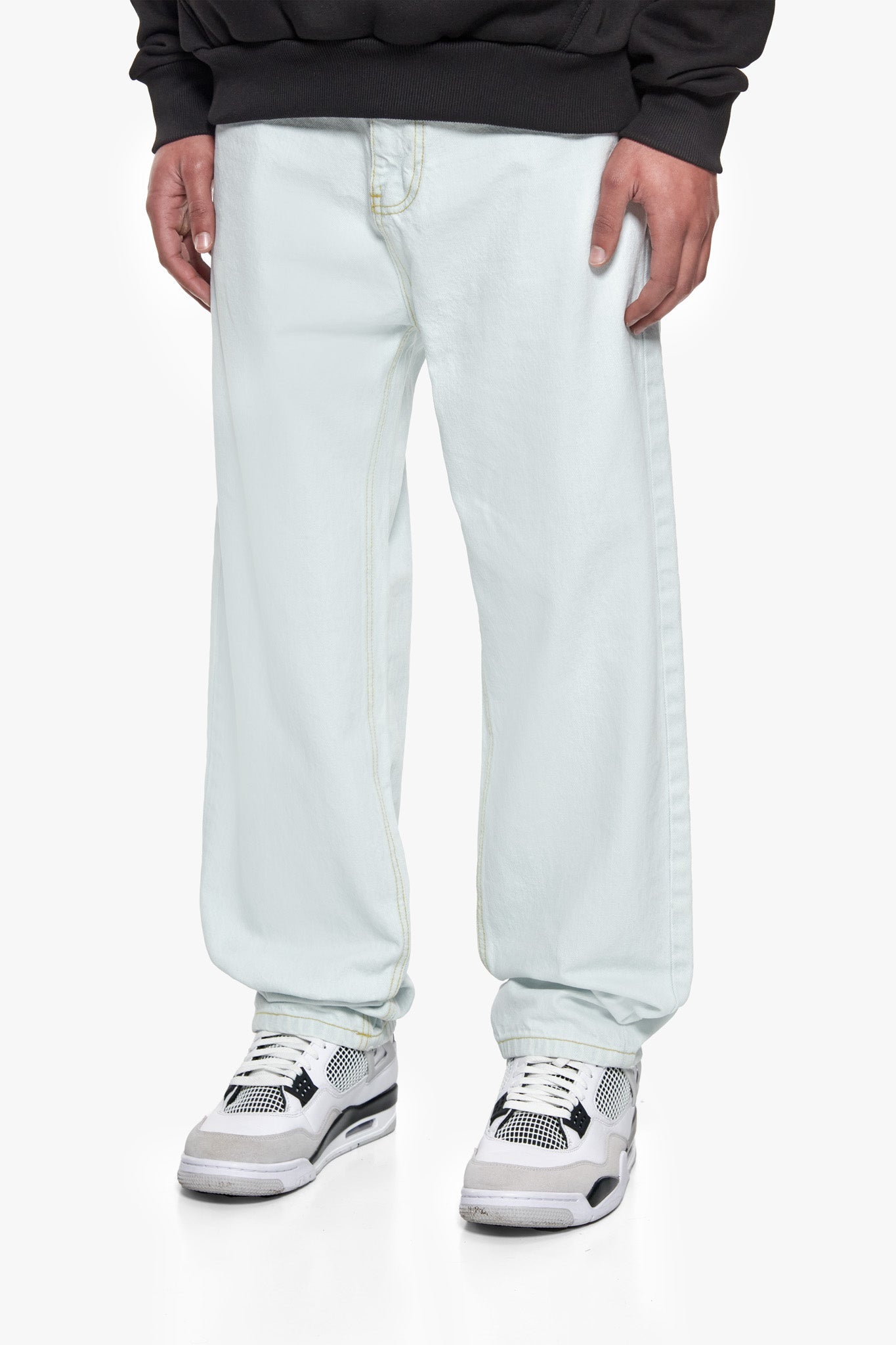 V4 LOOSE FIT JEANS LIGHT BLUE