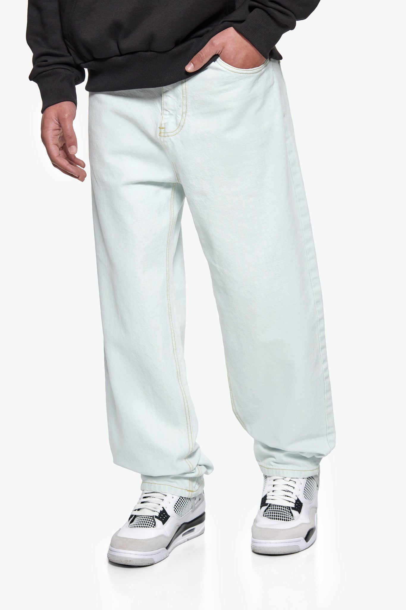 V4 LOOSE FIT JEANS LIGHT BLUE