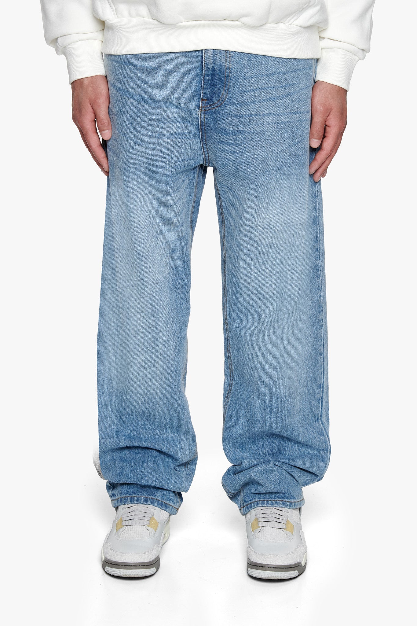 V4 LOOSE FIT JEANS LIGHT MID BLUE
