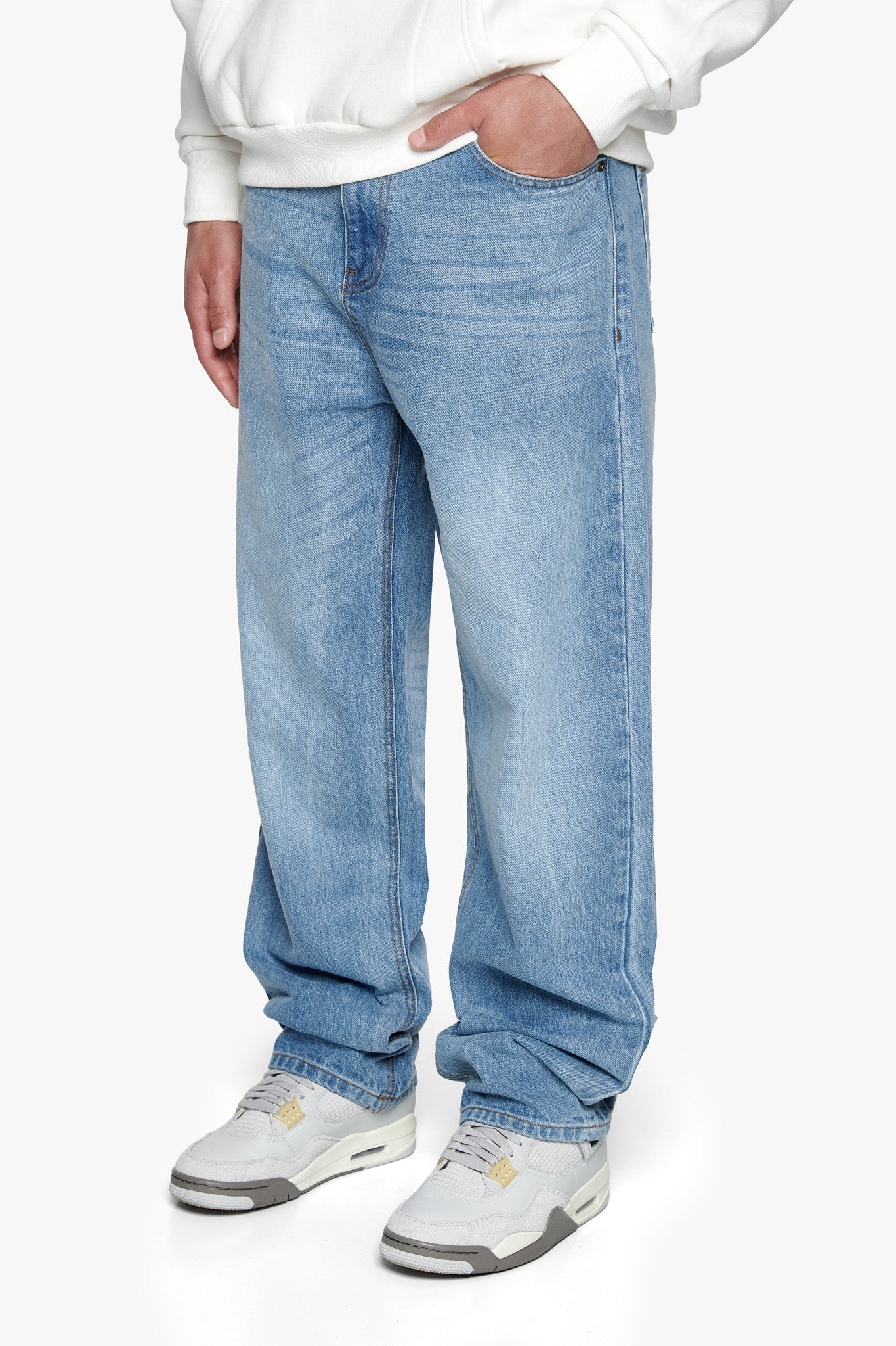 V4 LOOSE FIT JEANS LIGHT MID BLUE