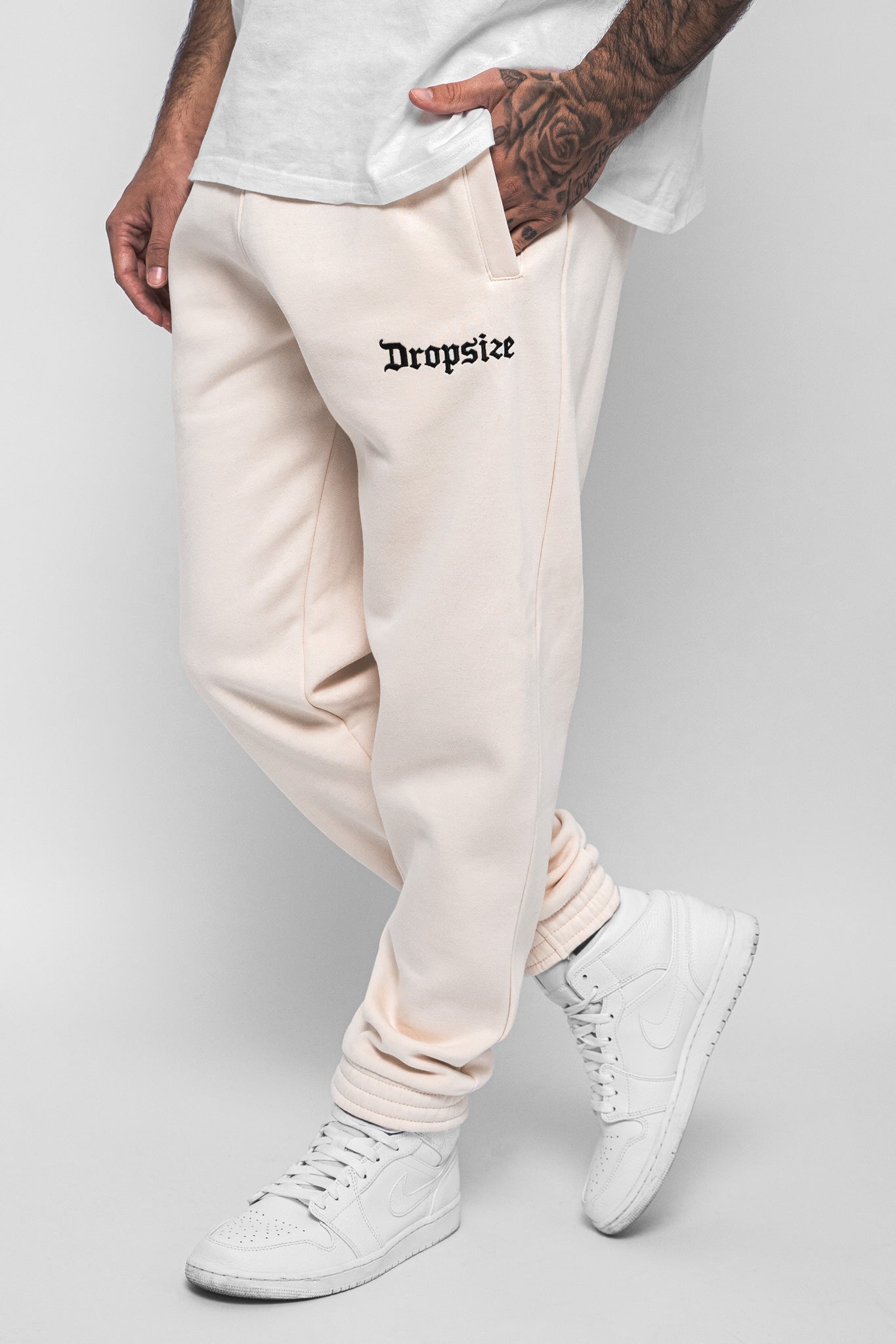EMBO V2 JOGGER COCONUT MILK