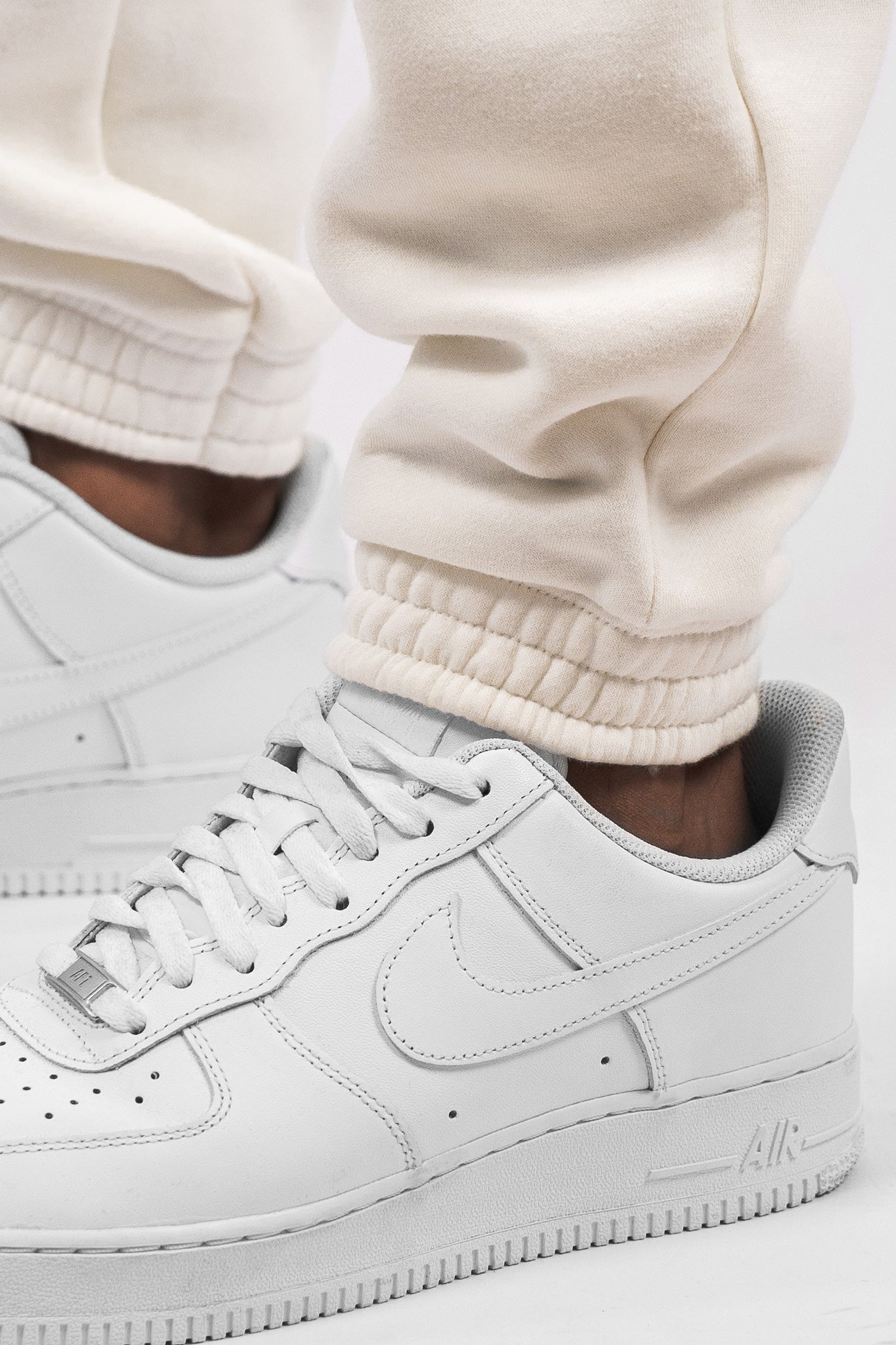 EMBO V2 JOGGER CREAM WHITE