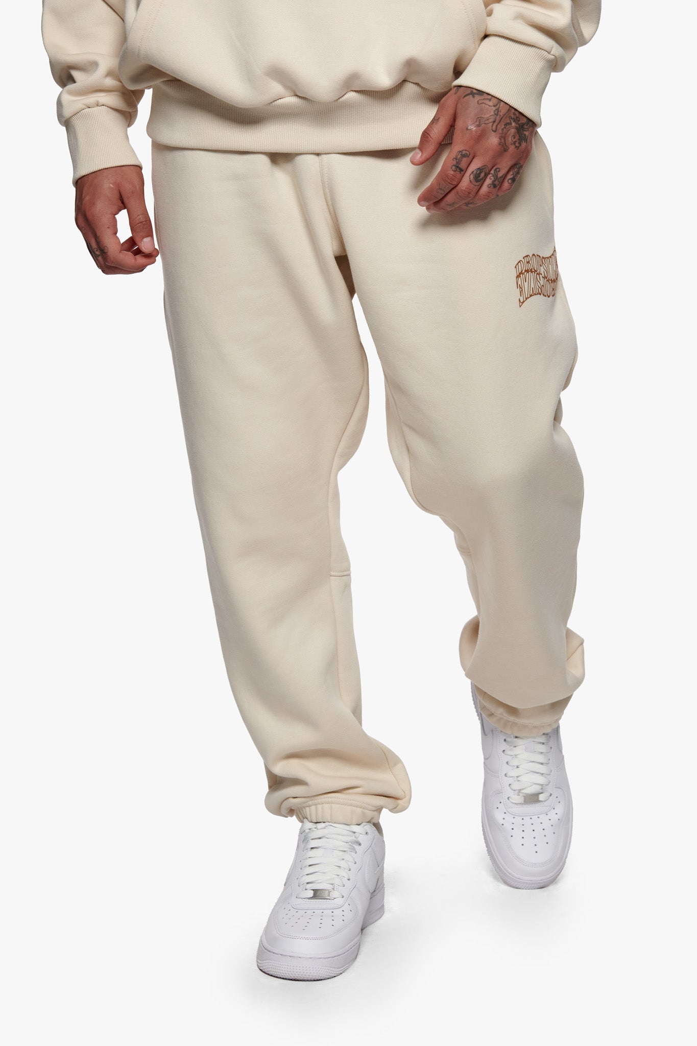 HEAVY MIRRORED LOGO JOGGER COCONUT MILK