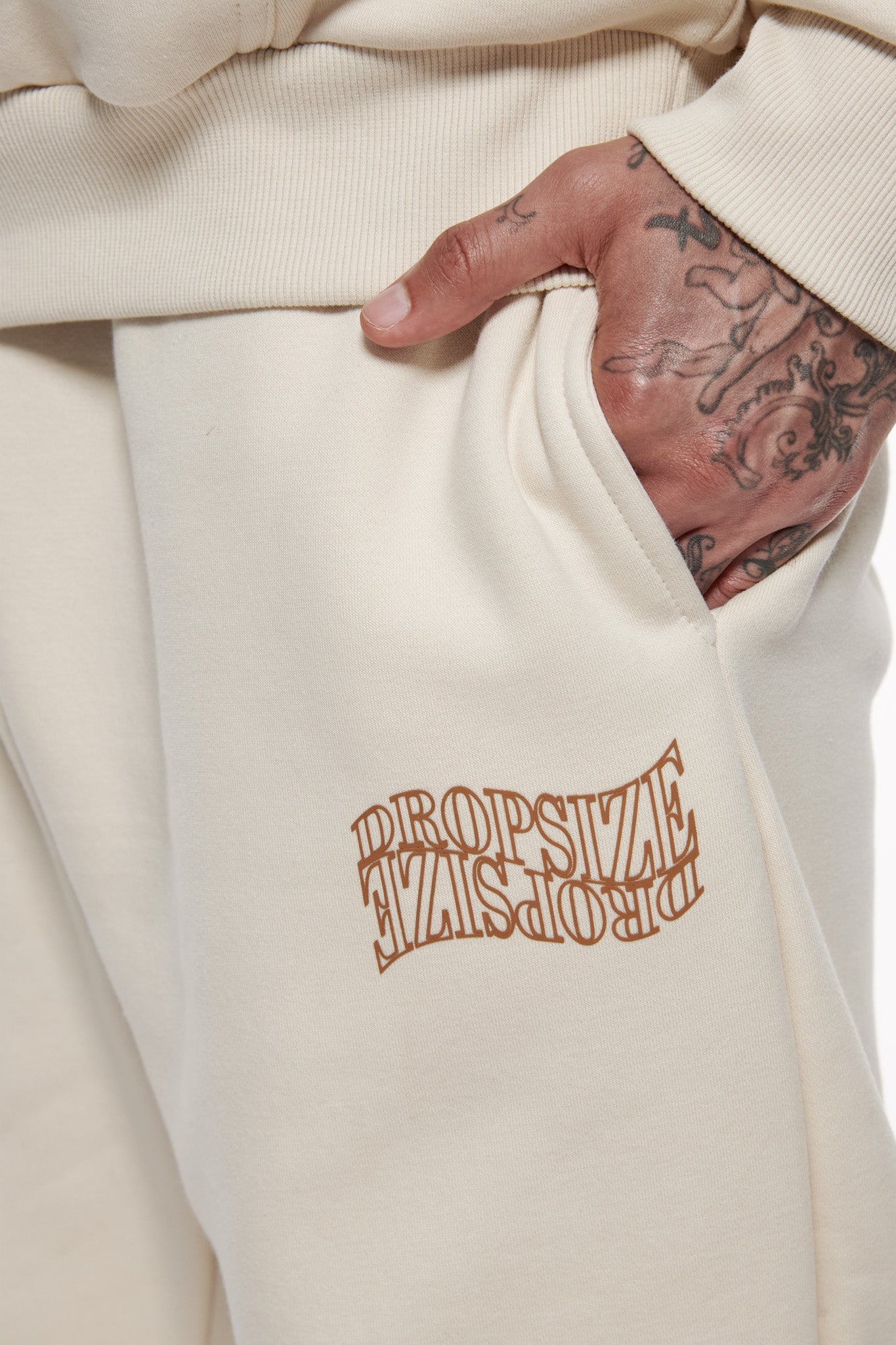 HEAVY MIRRORED LOGO JOGGER COCONUT MILK