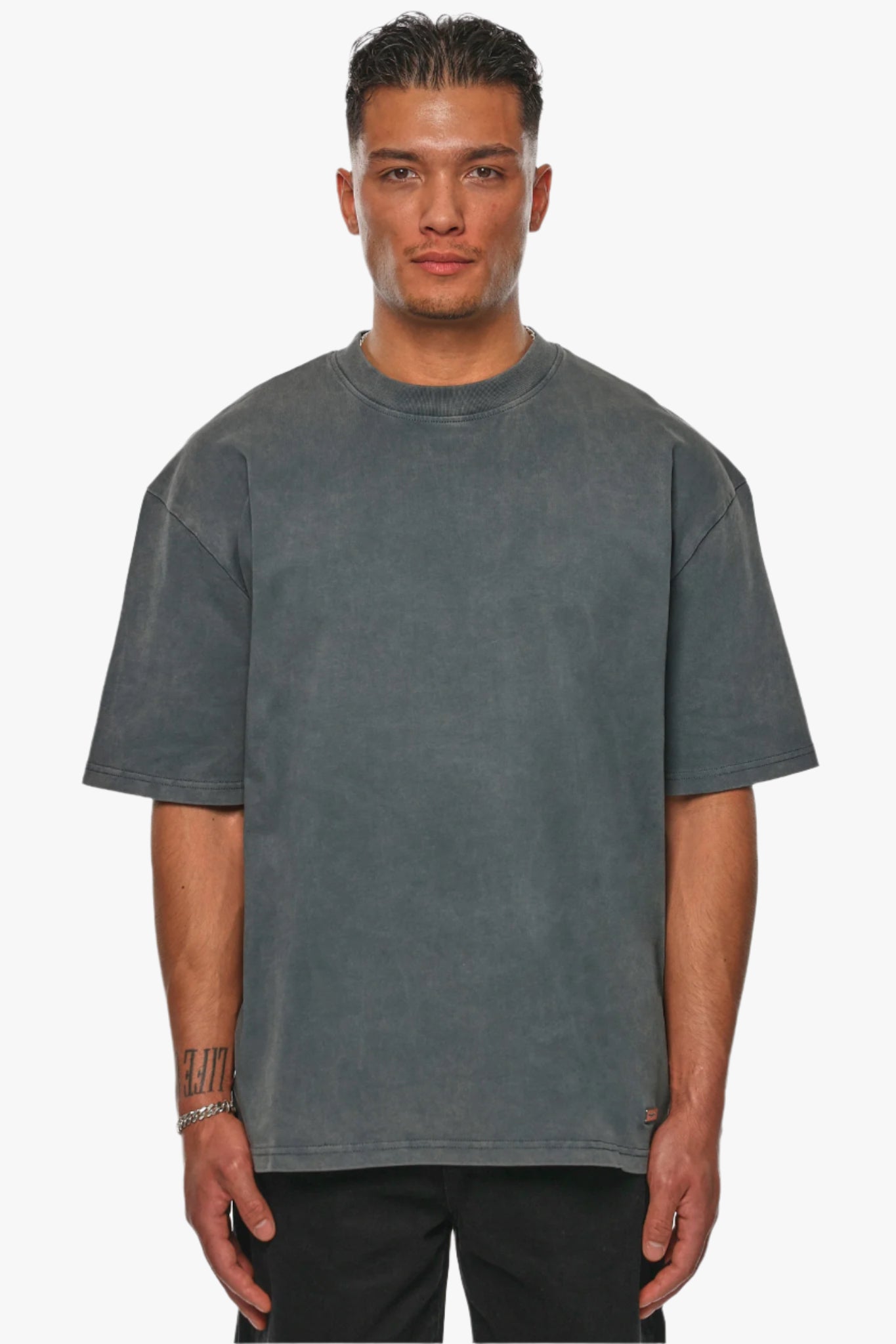 HEAVY OVERSIZE METAL PATCH BASIC T-SHIRT WASHED GREY
