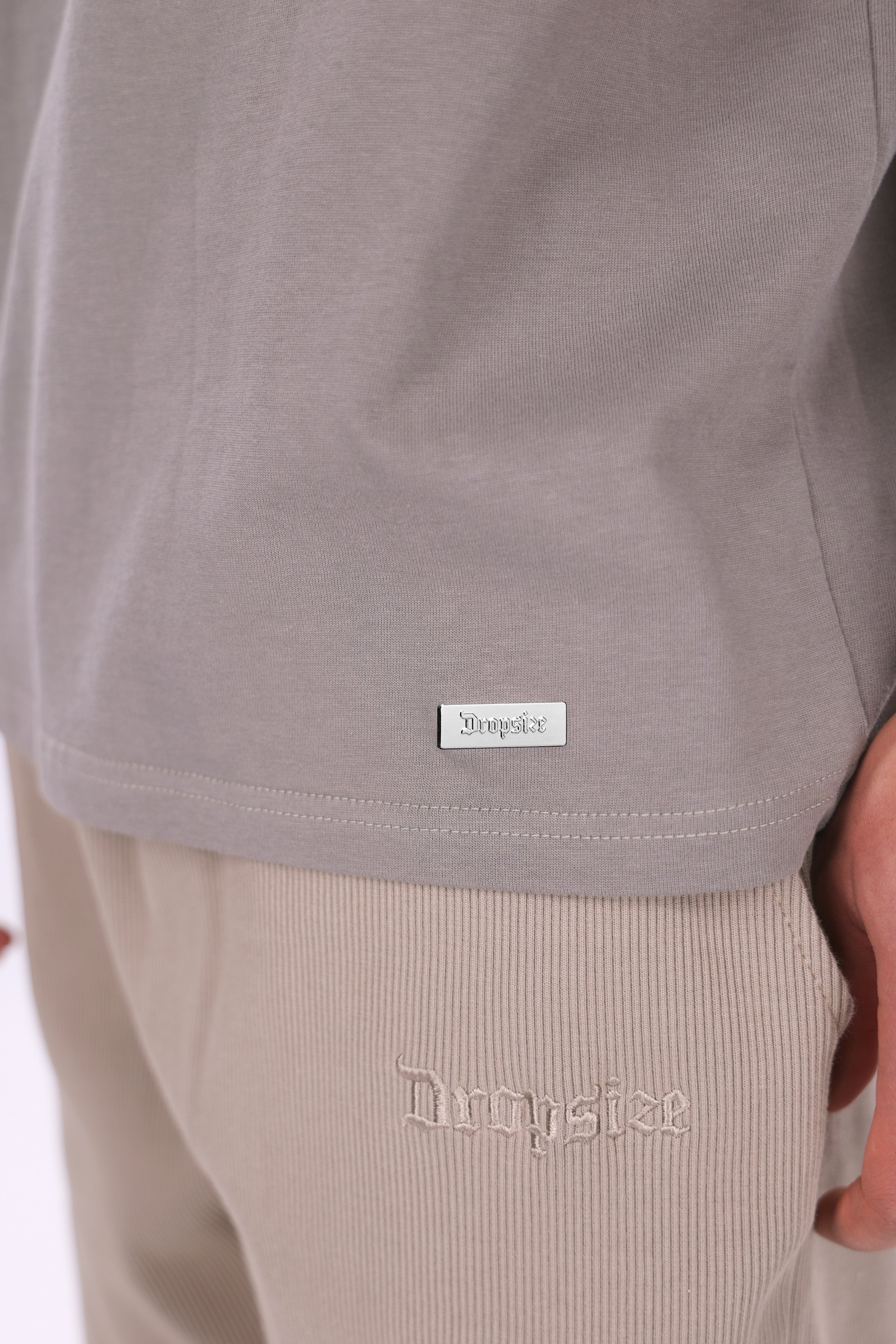 HEAVY OVERSIZE METAL PATCH BASIC T-SHIRT DRIFTWOOD