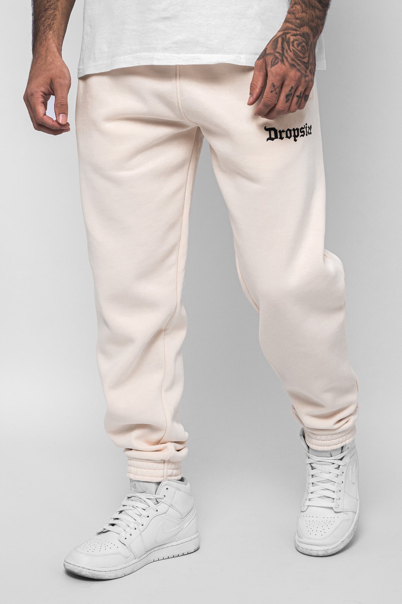 EMBO V2 JOGGER COCONUT MILK