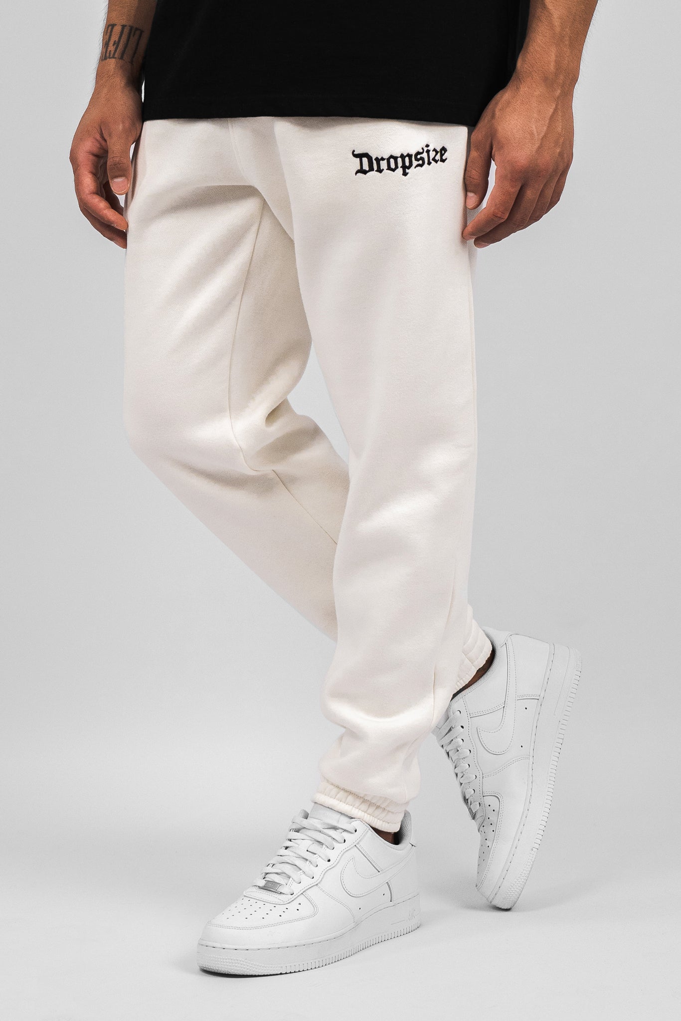 EMBO V2 JOGGER CREAM WHITE