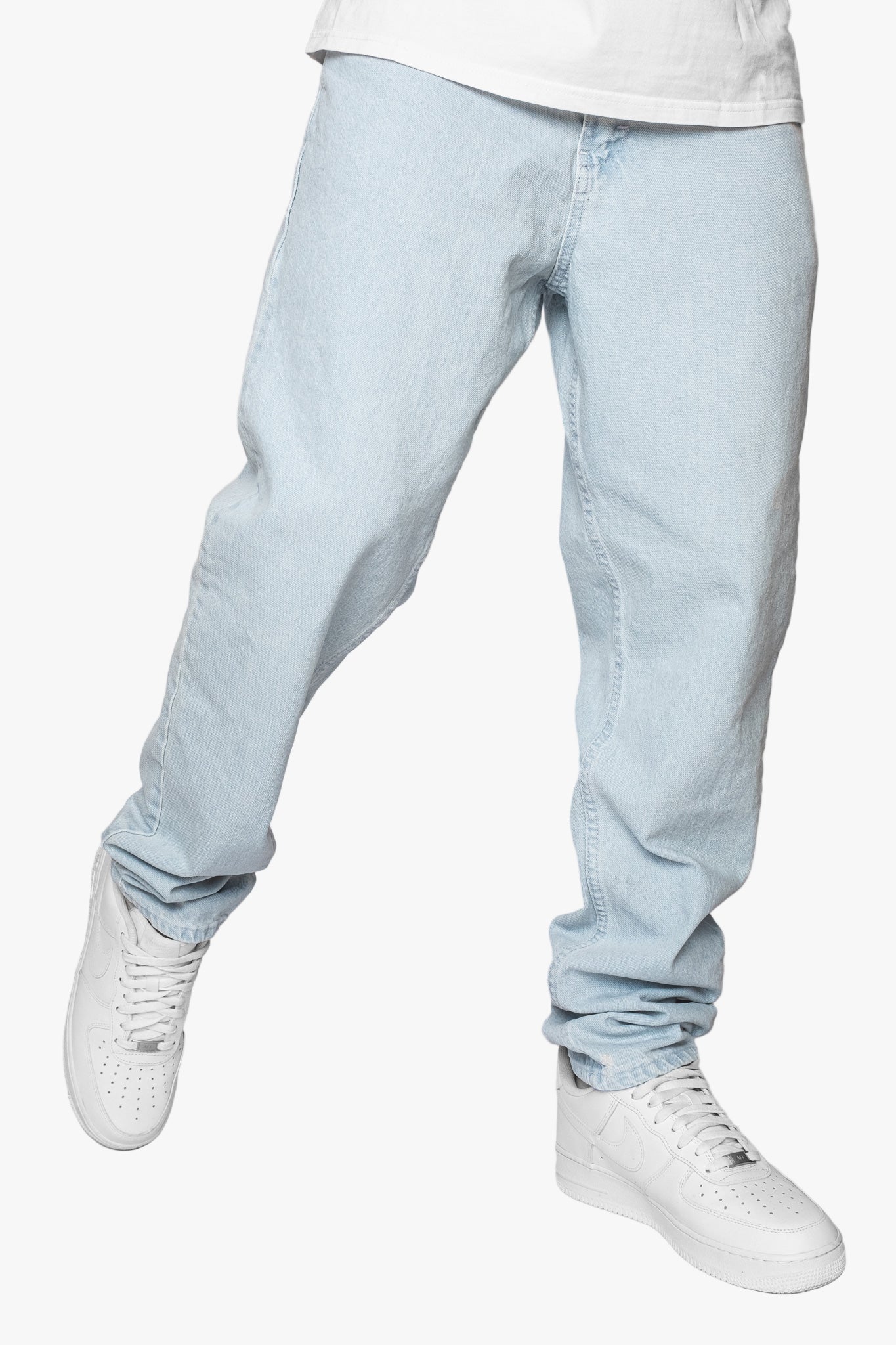 LOOSE FIT LIGHT BLUE JEANS