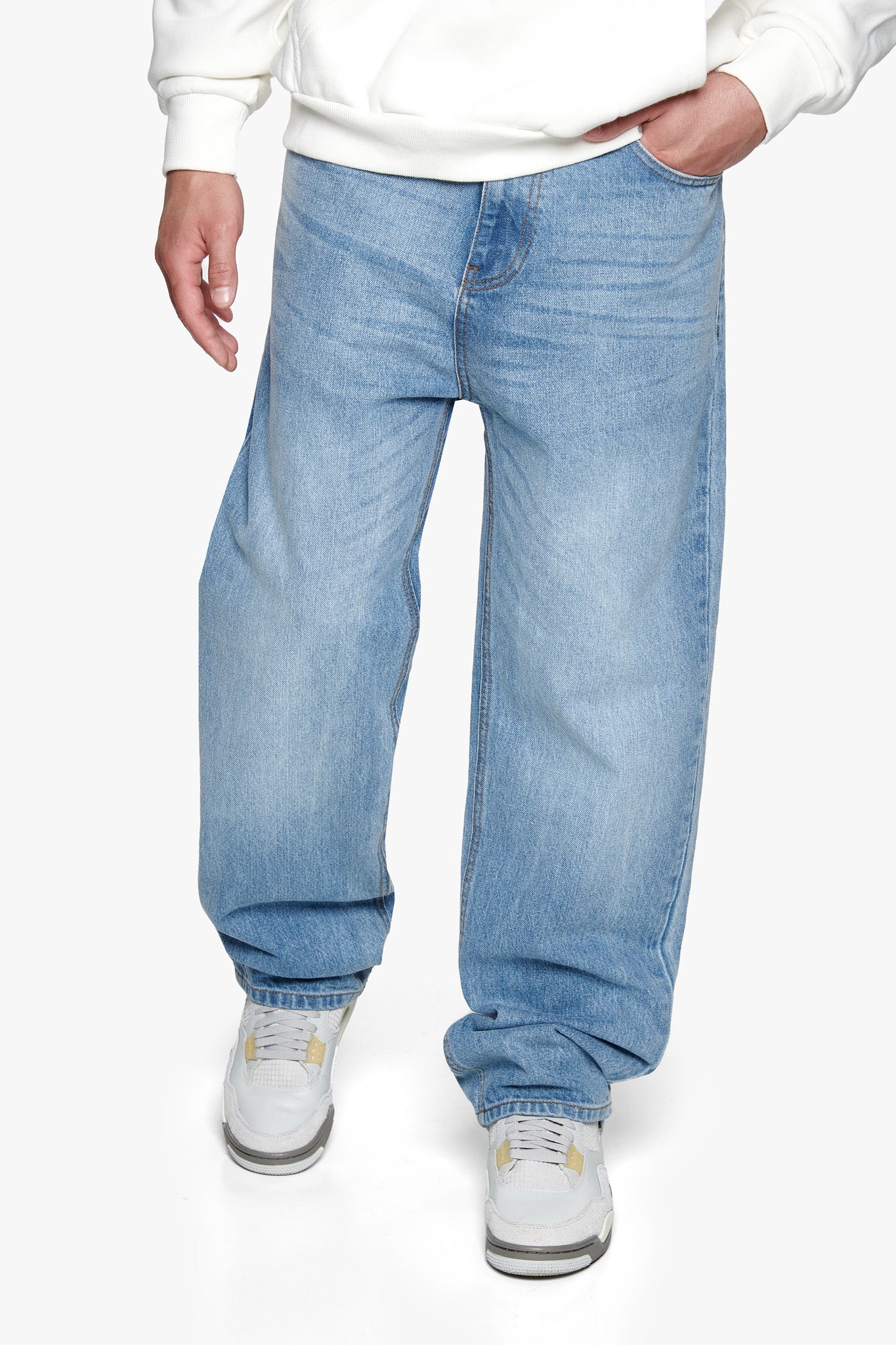V4 LOOSE FIT JEANS LIGHT MID BLUE