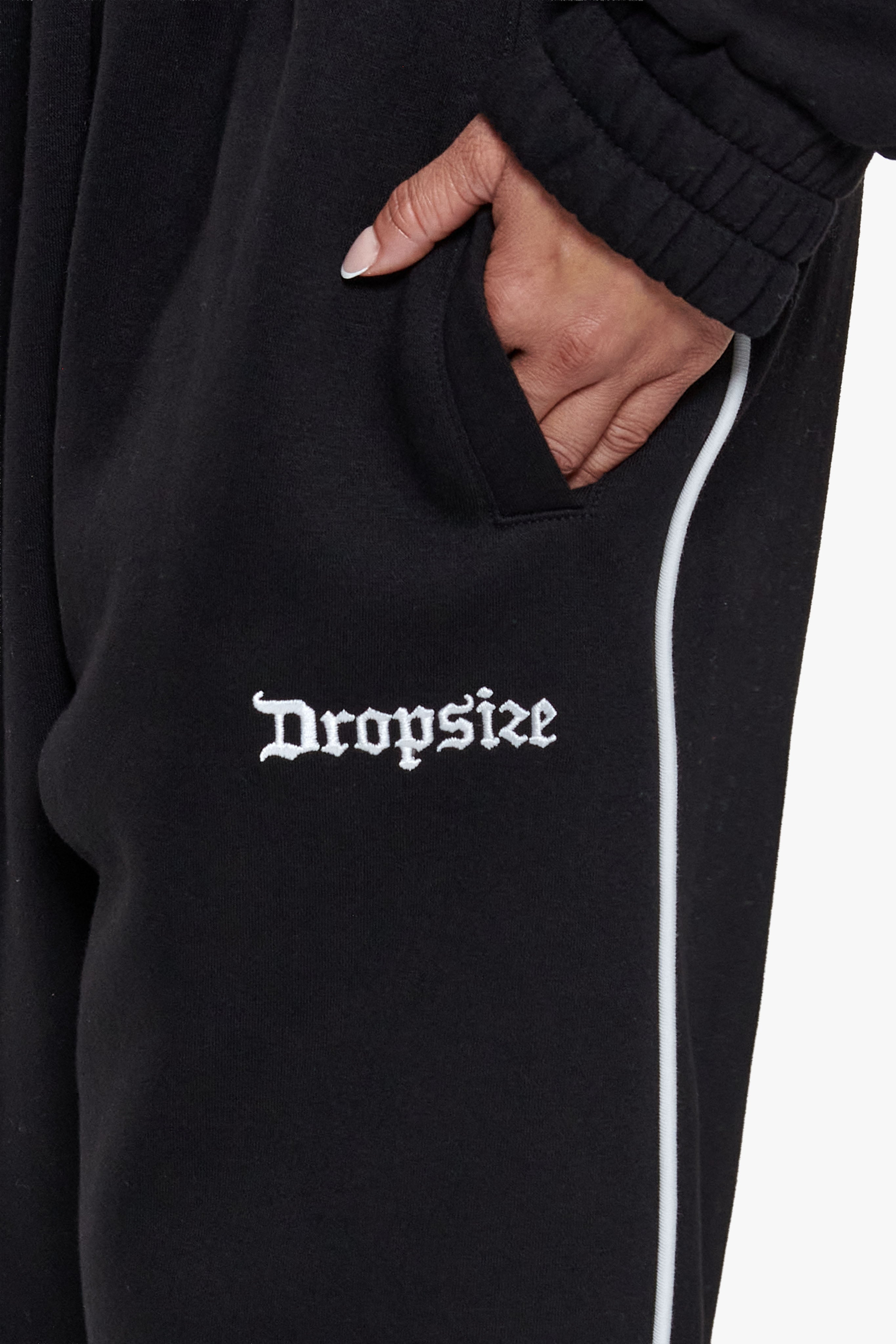 CONTRAST EMBROIDERY WOMEN OPEN LEG JOGGER BLACK