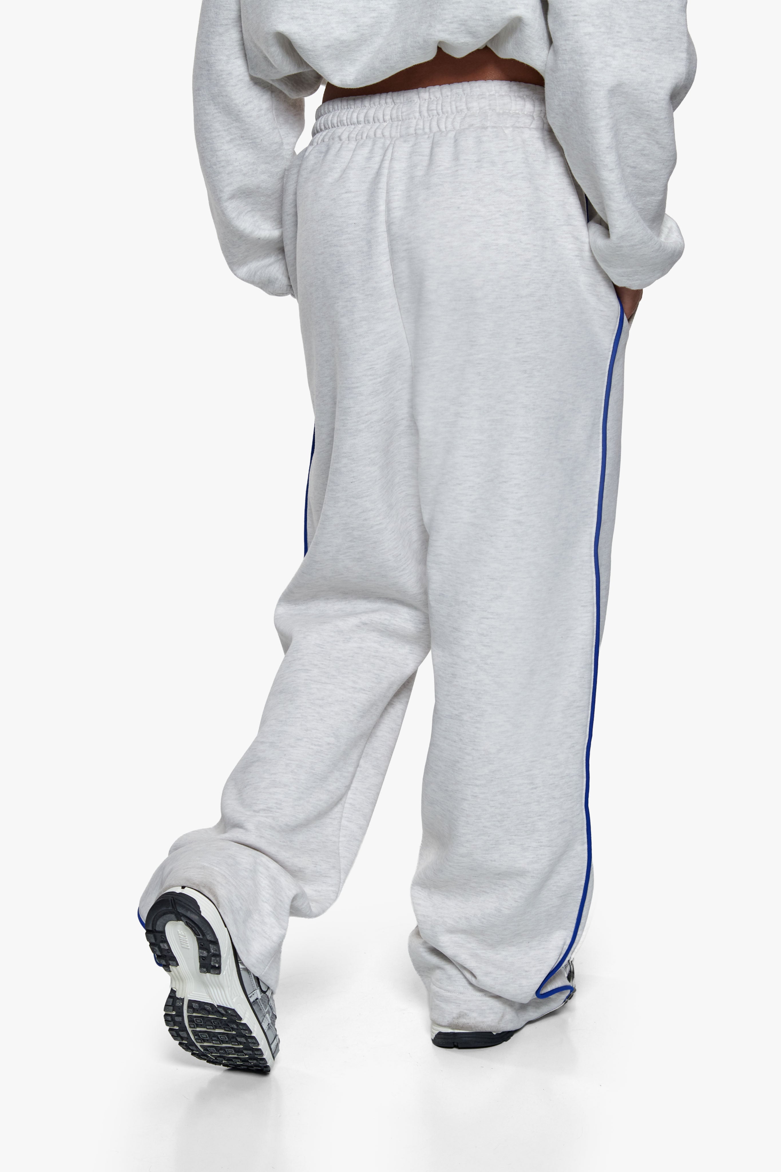 CONTRAST EMBROIDERY WOMEN OPEN LEG JOGGER GREY MELANGE