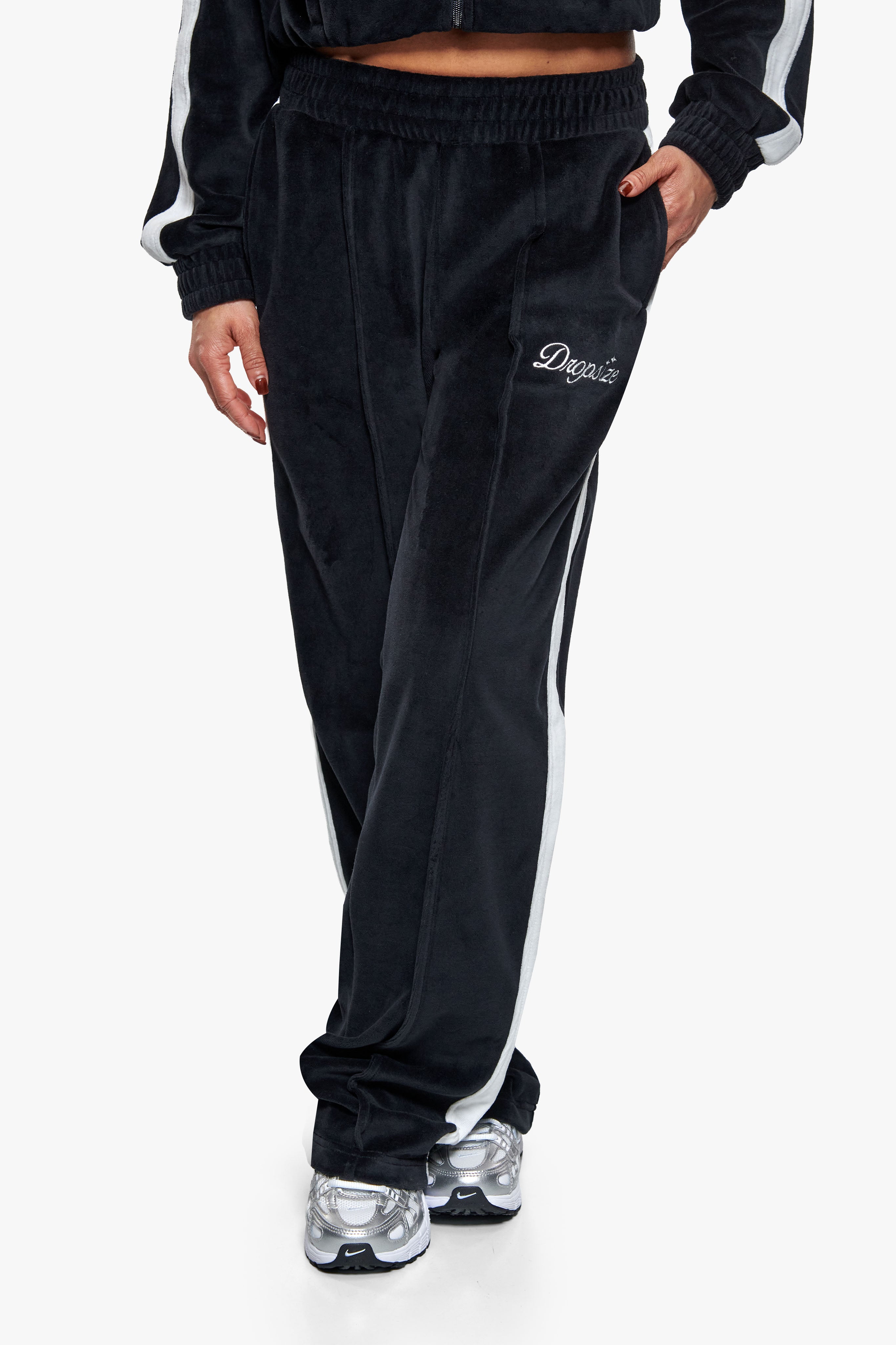 WOMEN VELVET OPEN LEG JOGGER BLACK
