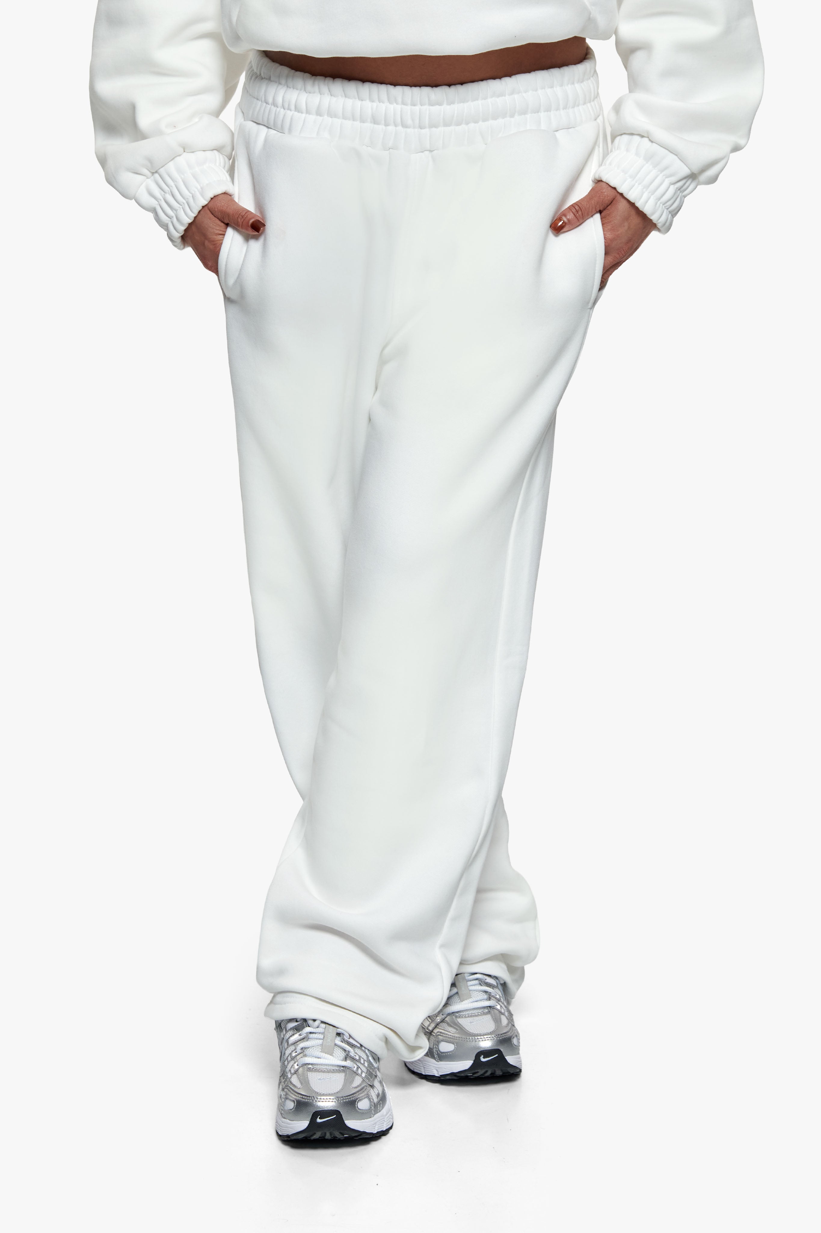 FROTTEE PATCH OPEN LEG JOGGER CREAM WHITE