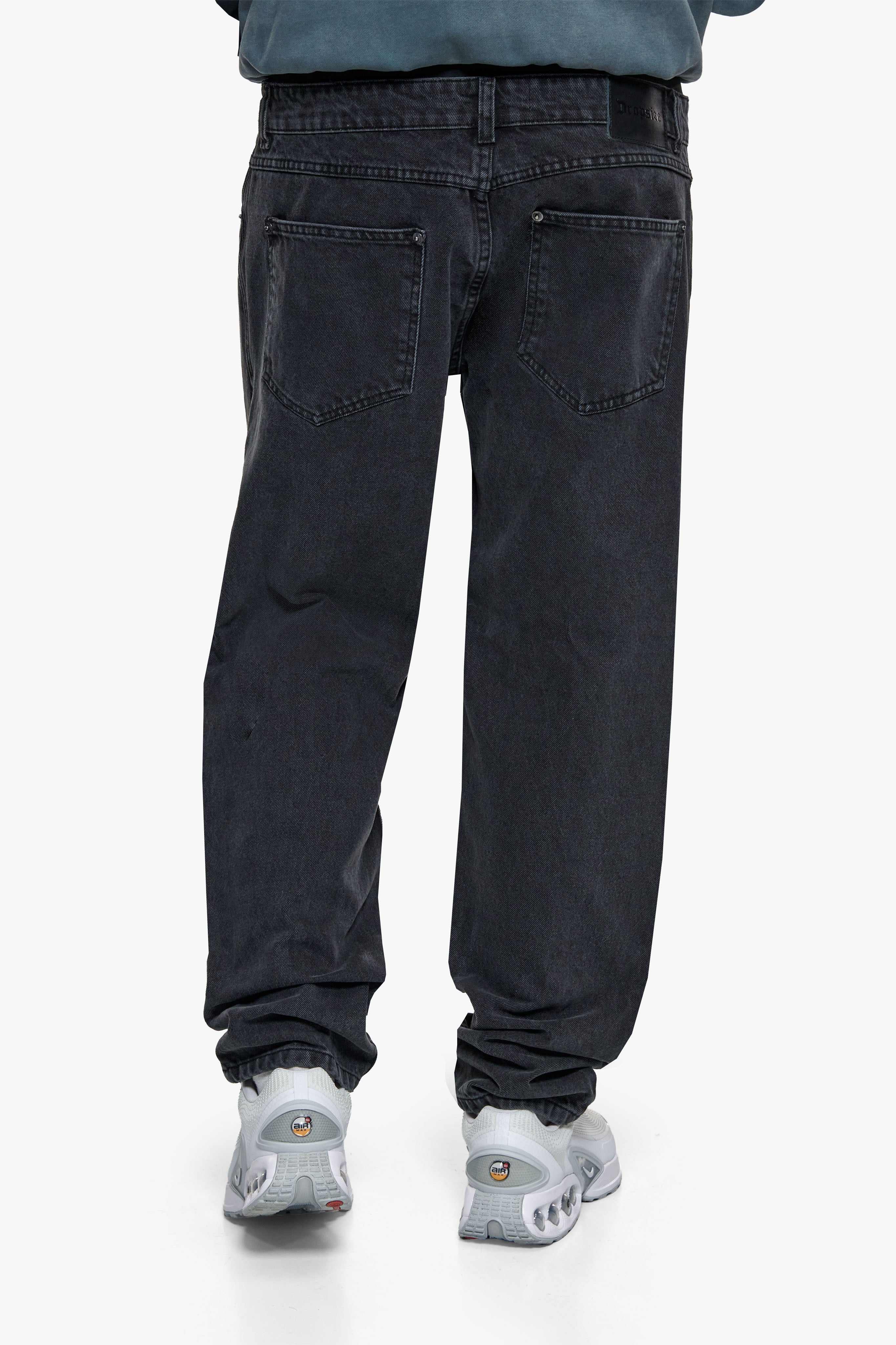 LOOSE FIT WASHED GRAY JEANS
