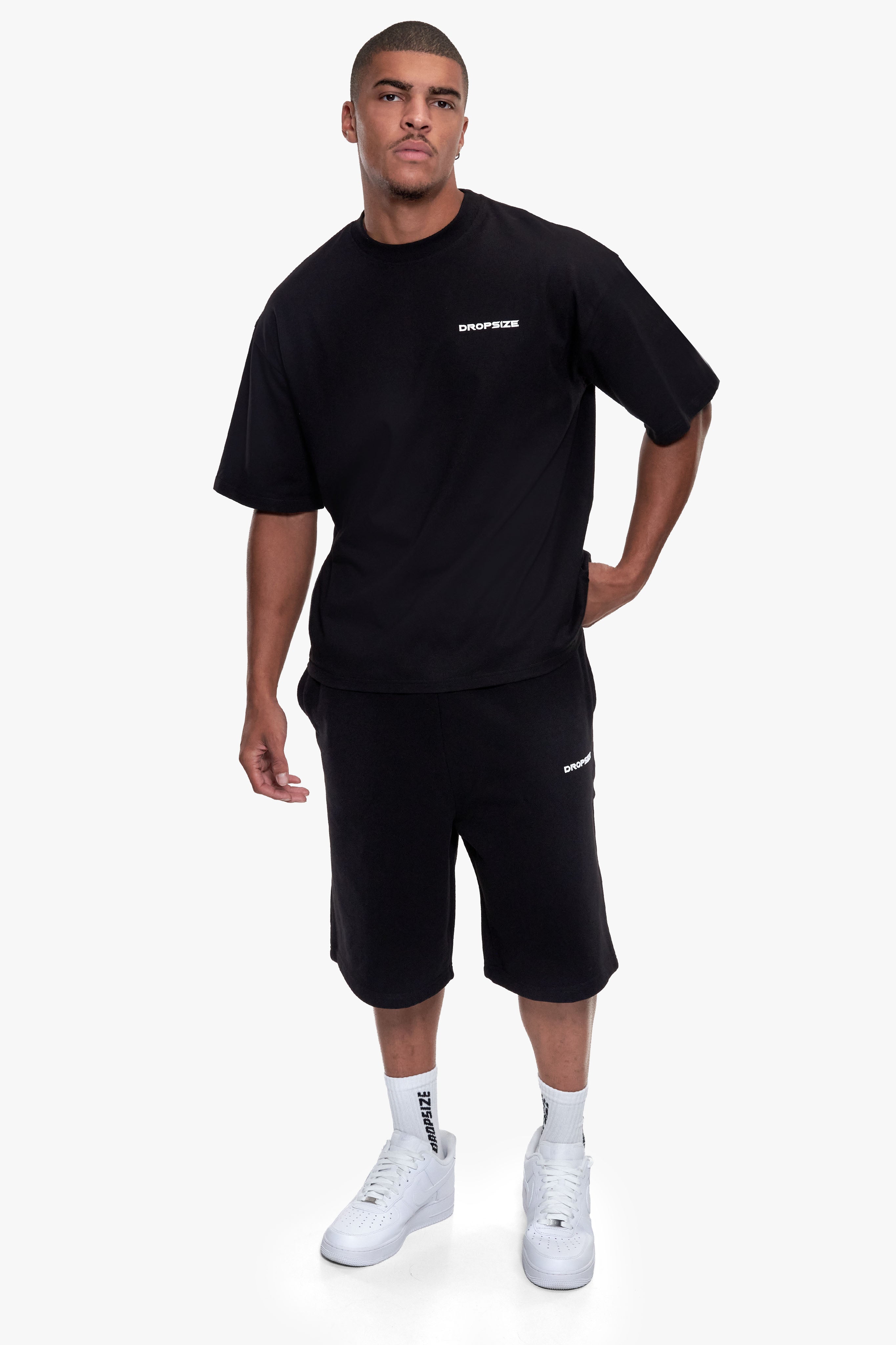 ESSENTIAL LOGO T-SHIRT BLACK