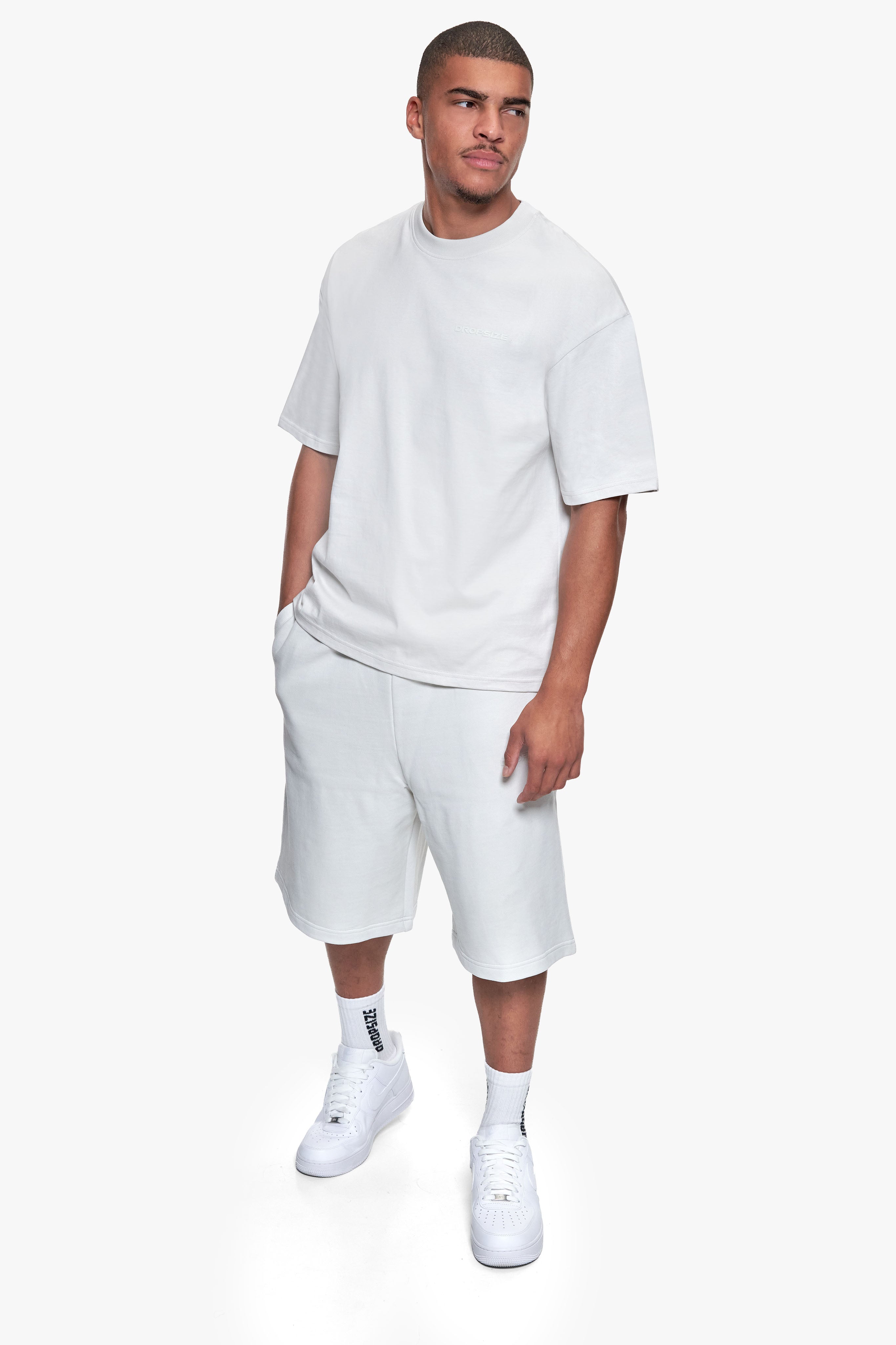 ESSENTIAL LOGO T-SHIRT LIGHT GREY