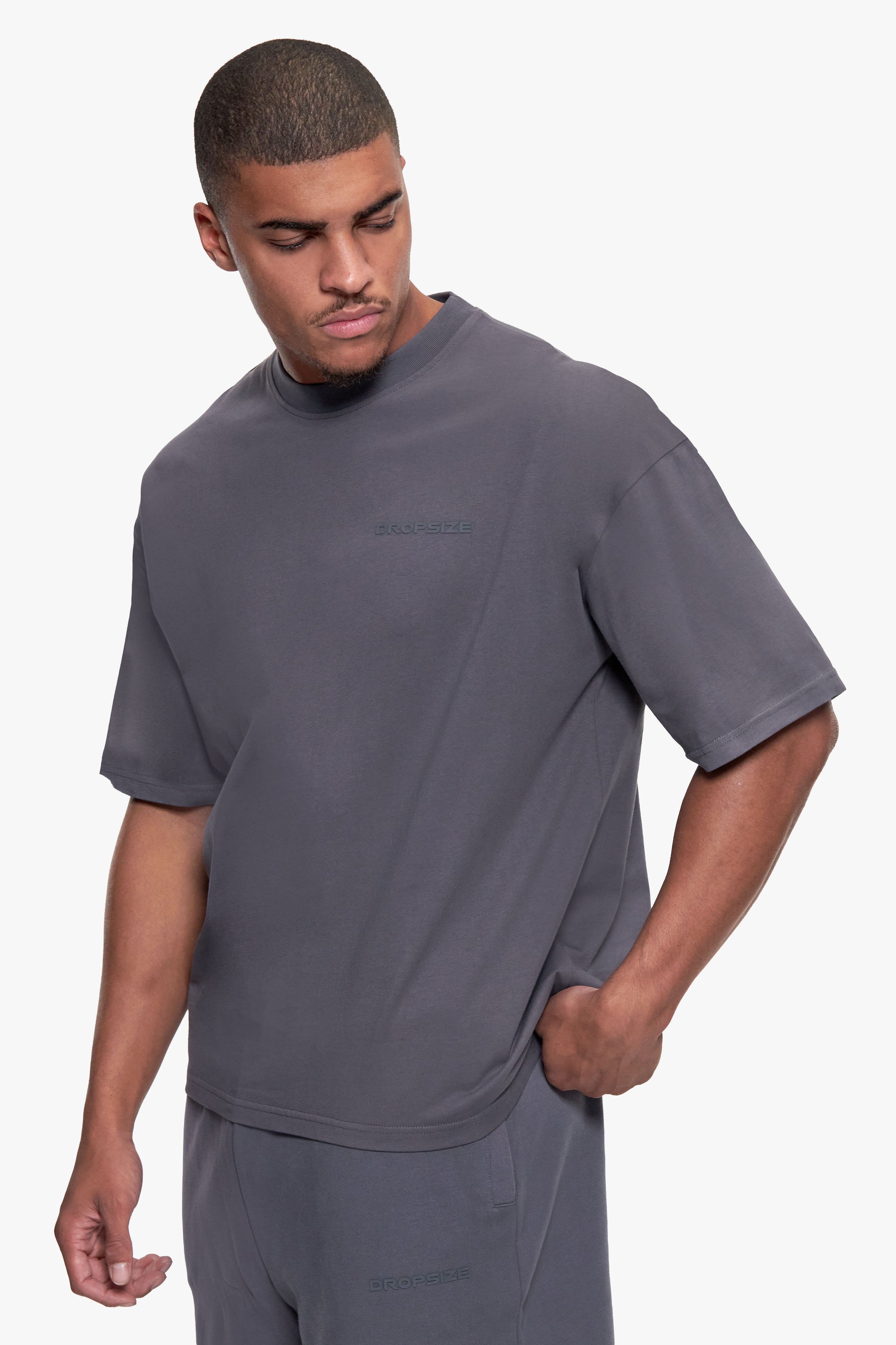 ESSENTIAL LOGO T-SHIRT STEEL GREY