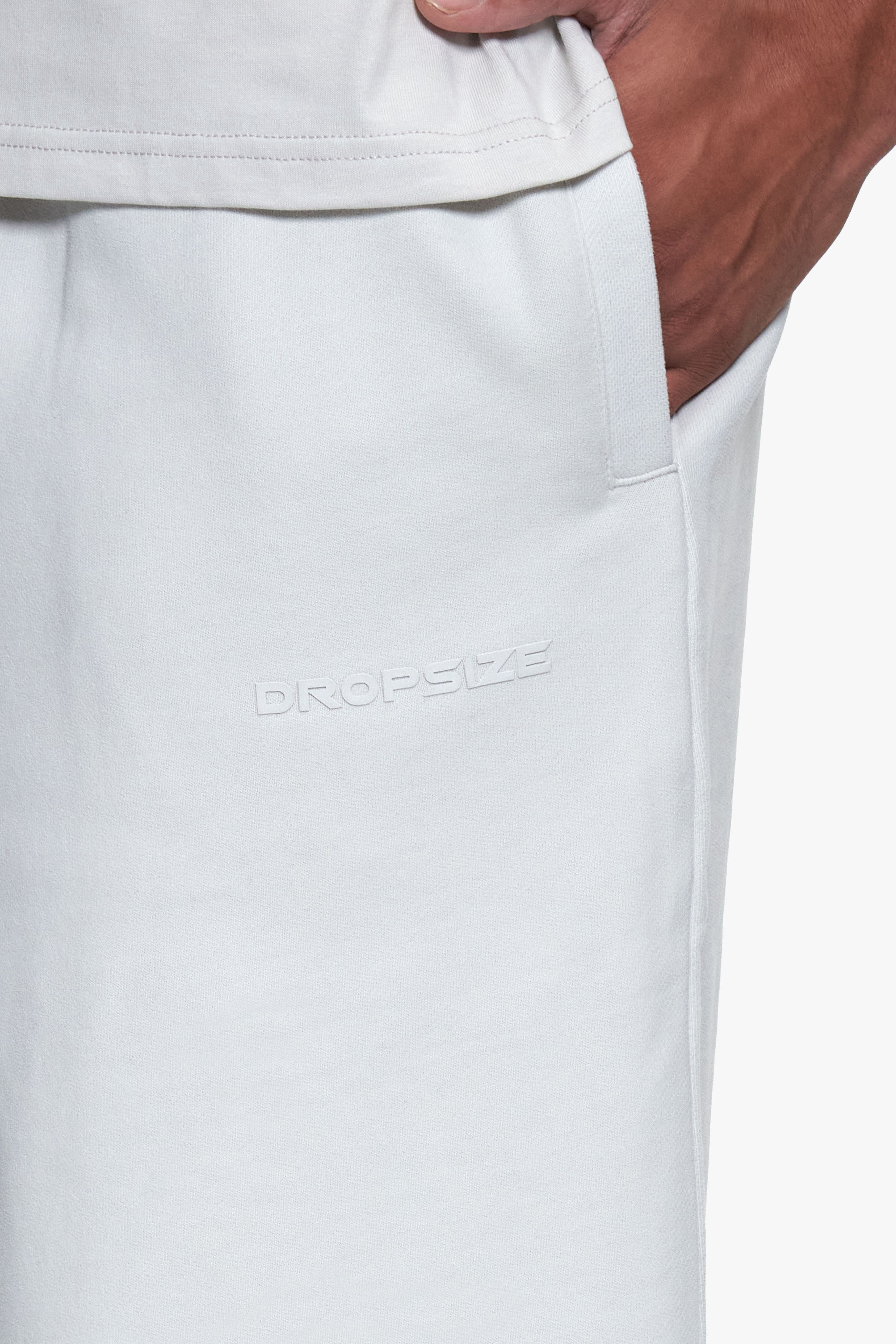 ESSENTIAL LOGO SWEAT SHORTS LIGHT GREY