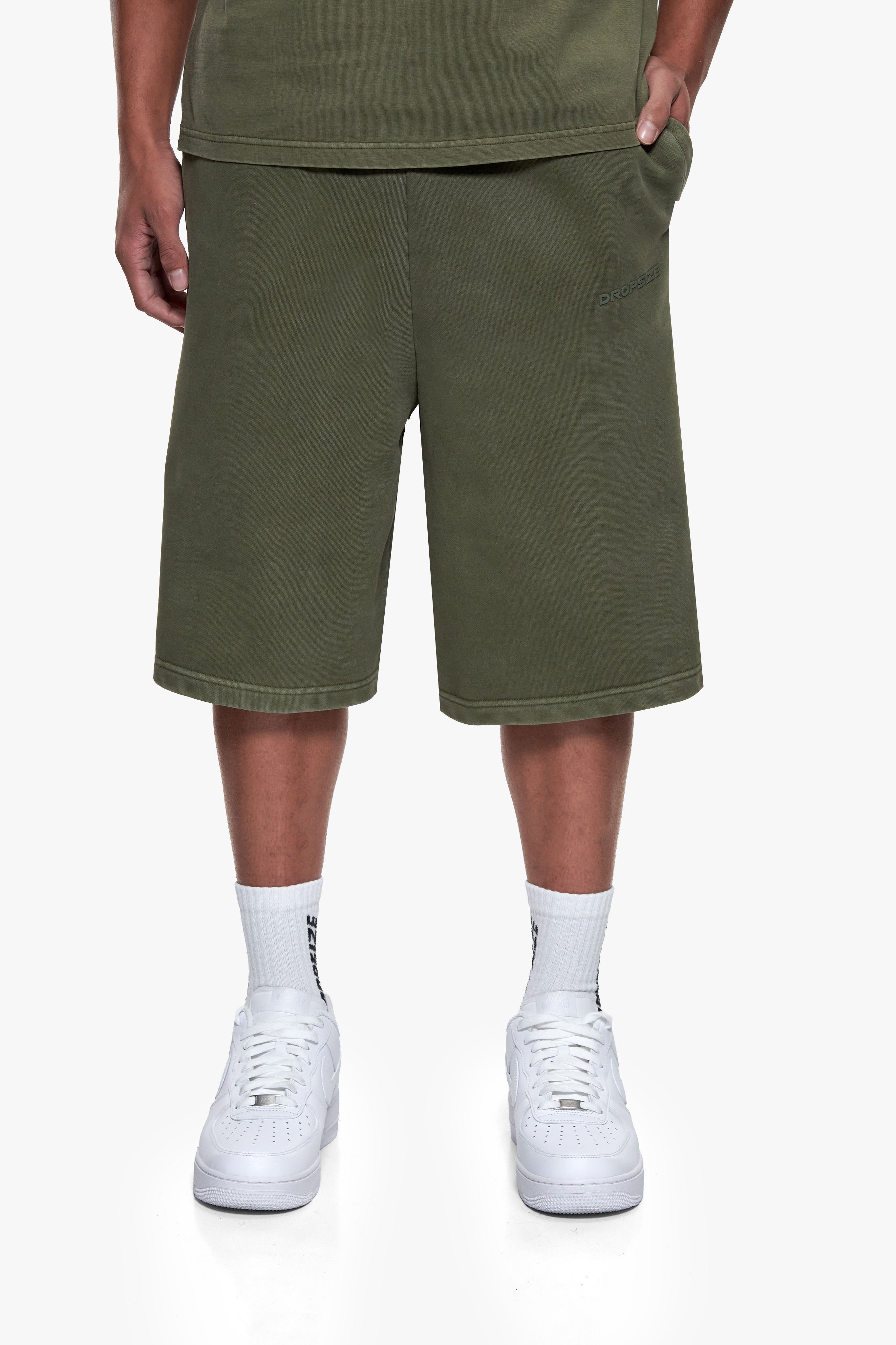ESSENTIAL LOGO SWEAT SHORTS WASHED OLIVE