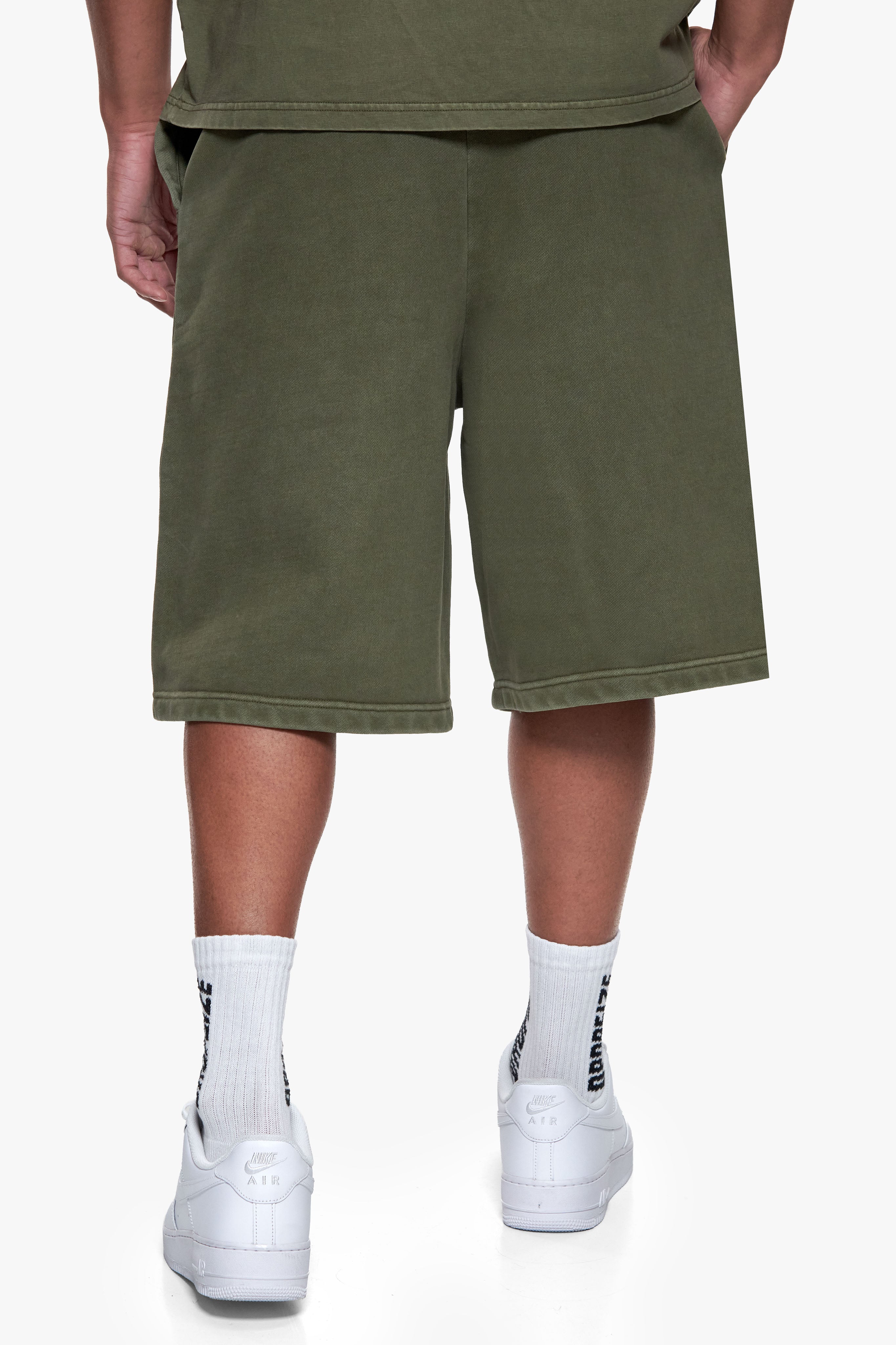 ESSENTIAL LOGO SWEAT SHORTS WASHED OLIVE