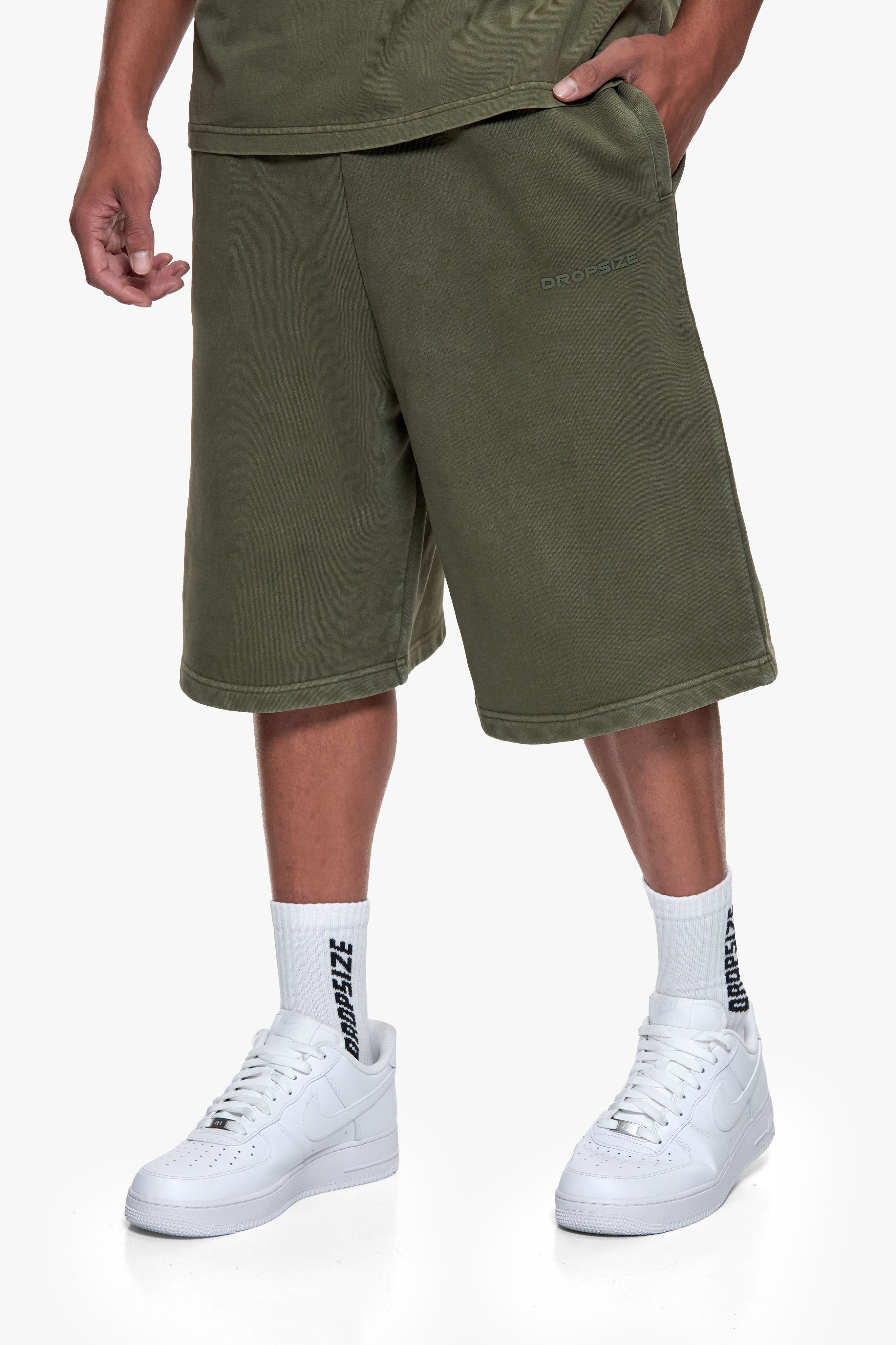 ESSENTIAL LOGO SWEAT SHORTS WASHED OLIVE