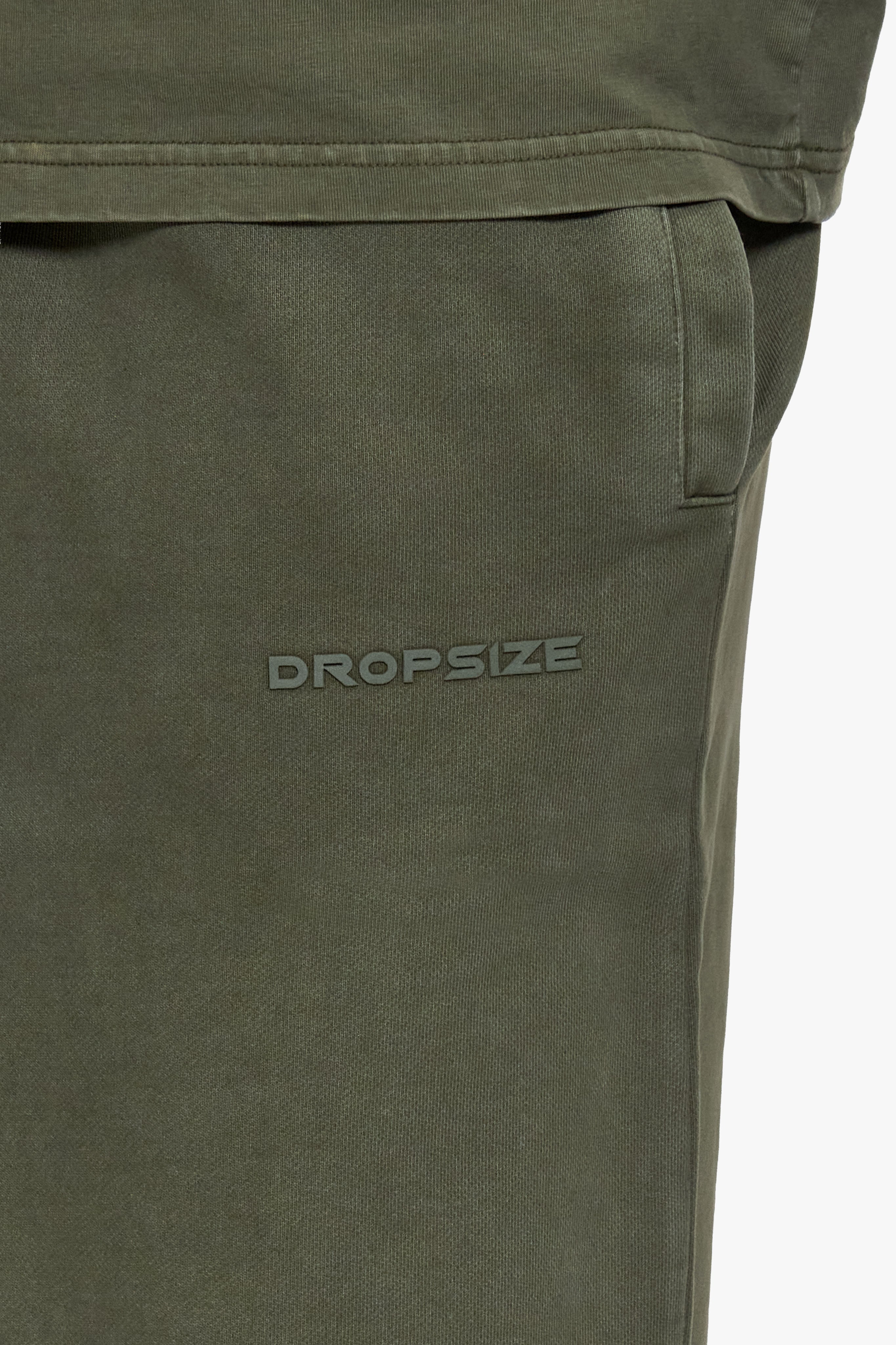 ESSENTIAL LOGO SWEAT SHORTS WASHED OLIVE