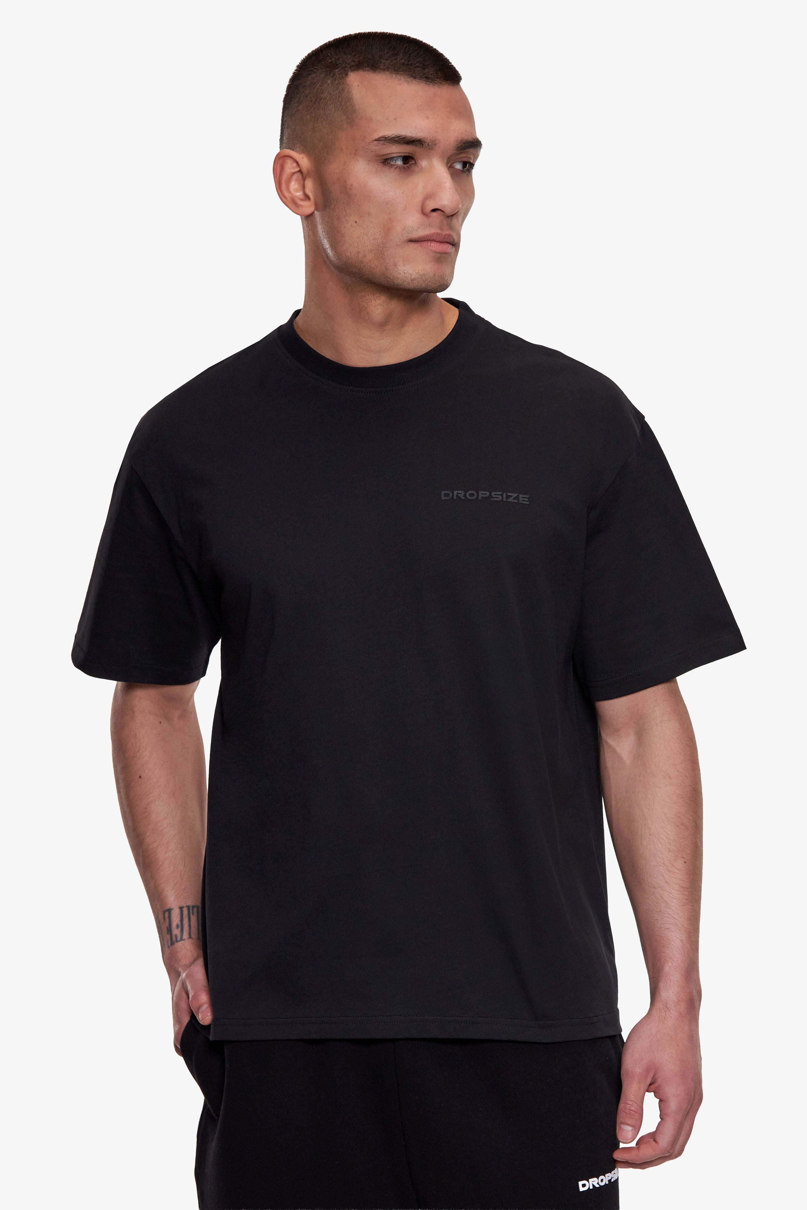 REGULAR FIT ESSENTIAL LOGO T-SHIRT BLACK