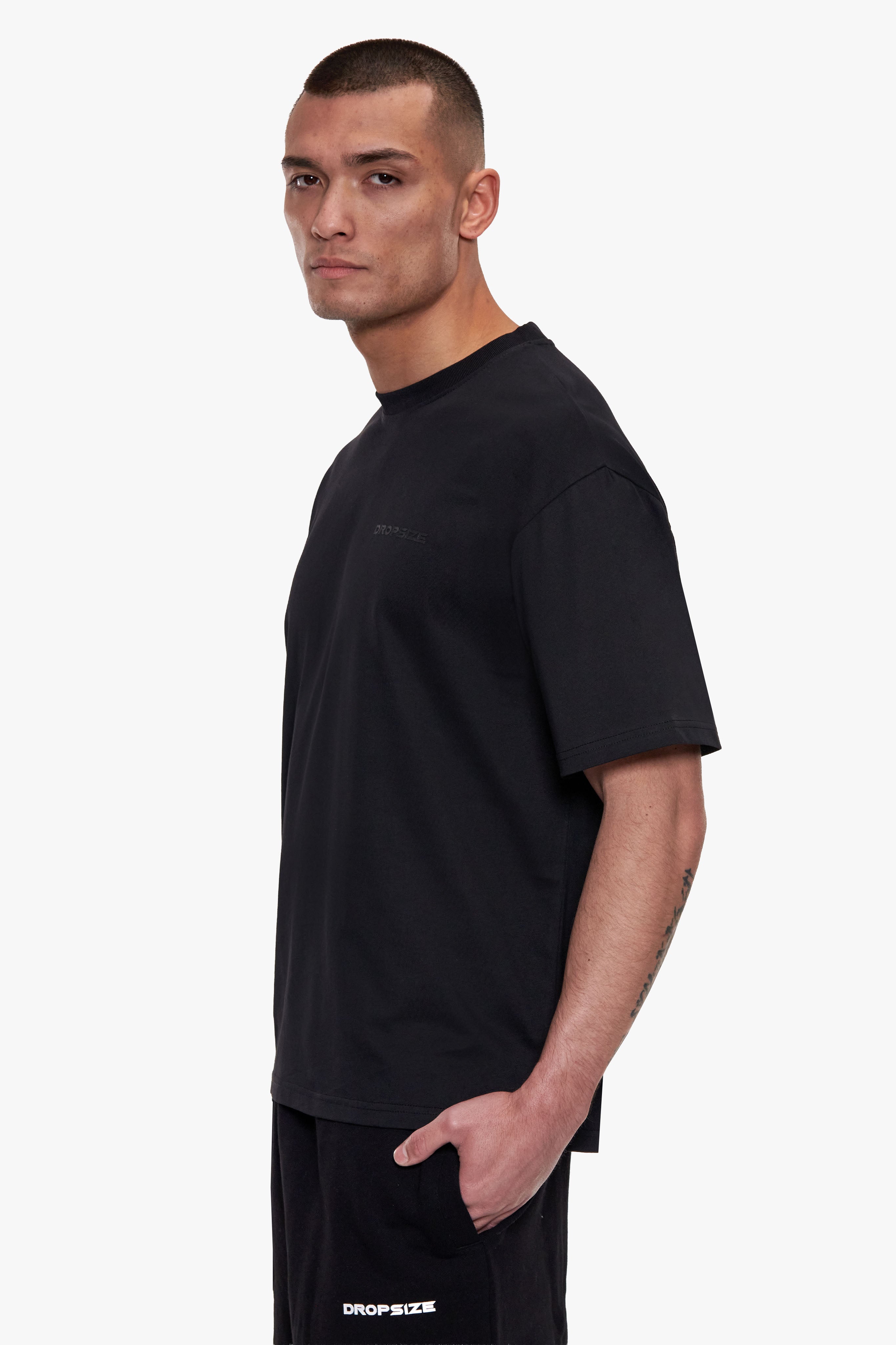REGULAR FIT ESSENTIAL LOGO T-SHIRT BLACK