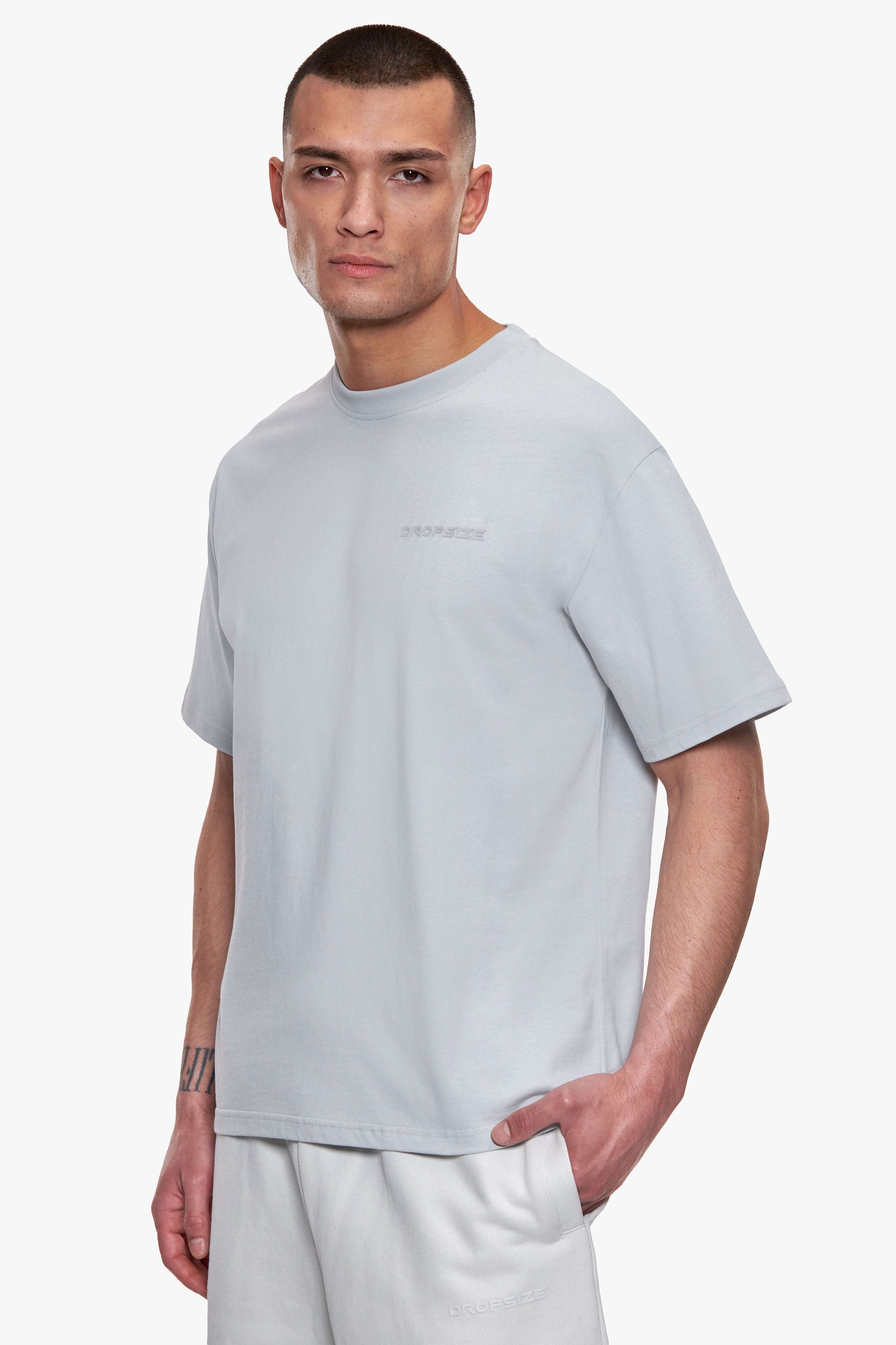 REGULAR FIT ESSENTIAL LOGO T-SHIRT LIGHT GREY