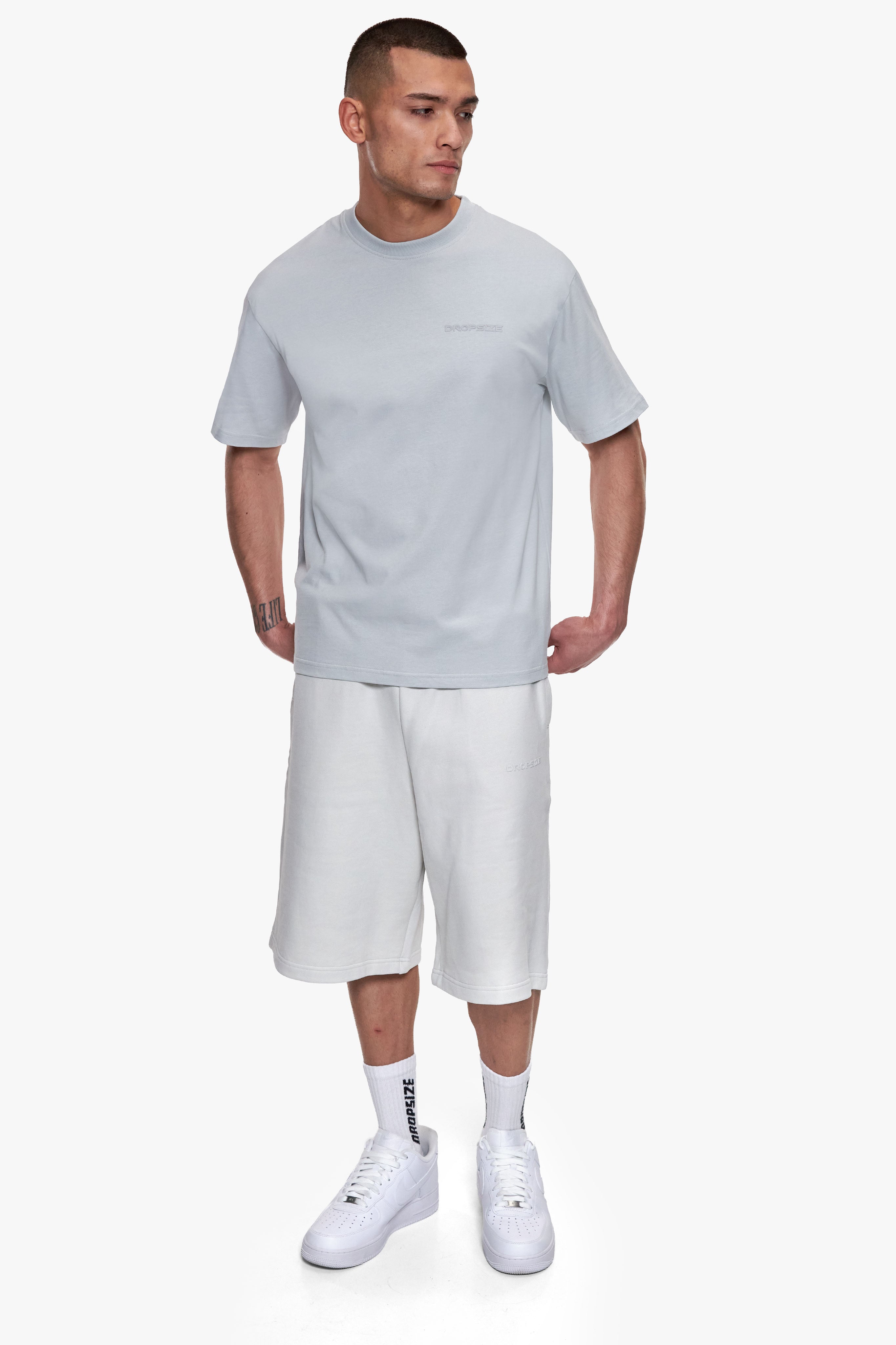 REGULAR FIT ESSENTIAL LOGO T-SHIRT LIGHT GREY