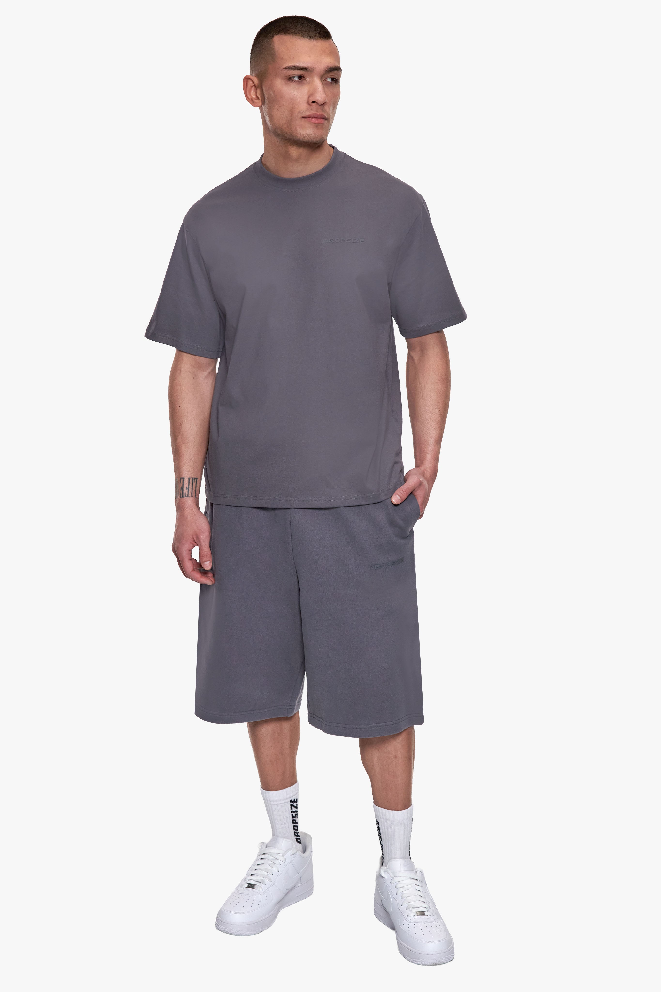 REGULAR FIT ESSENTIAL LOGO T-SHIRT STEEL GREY