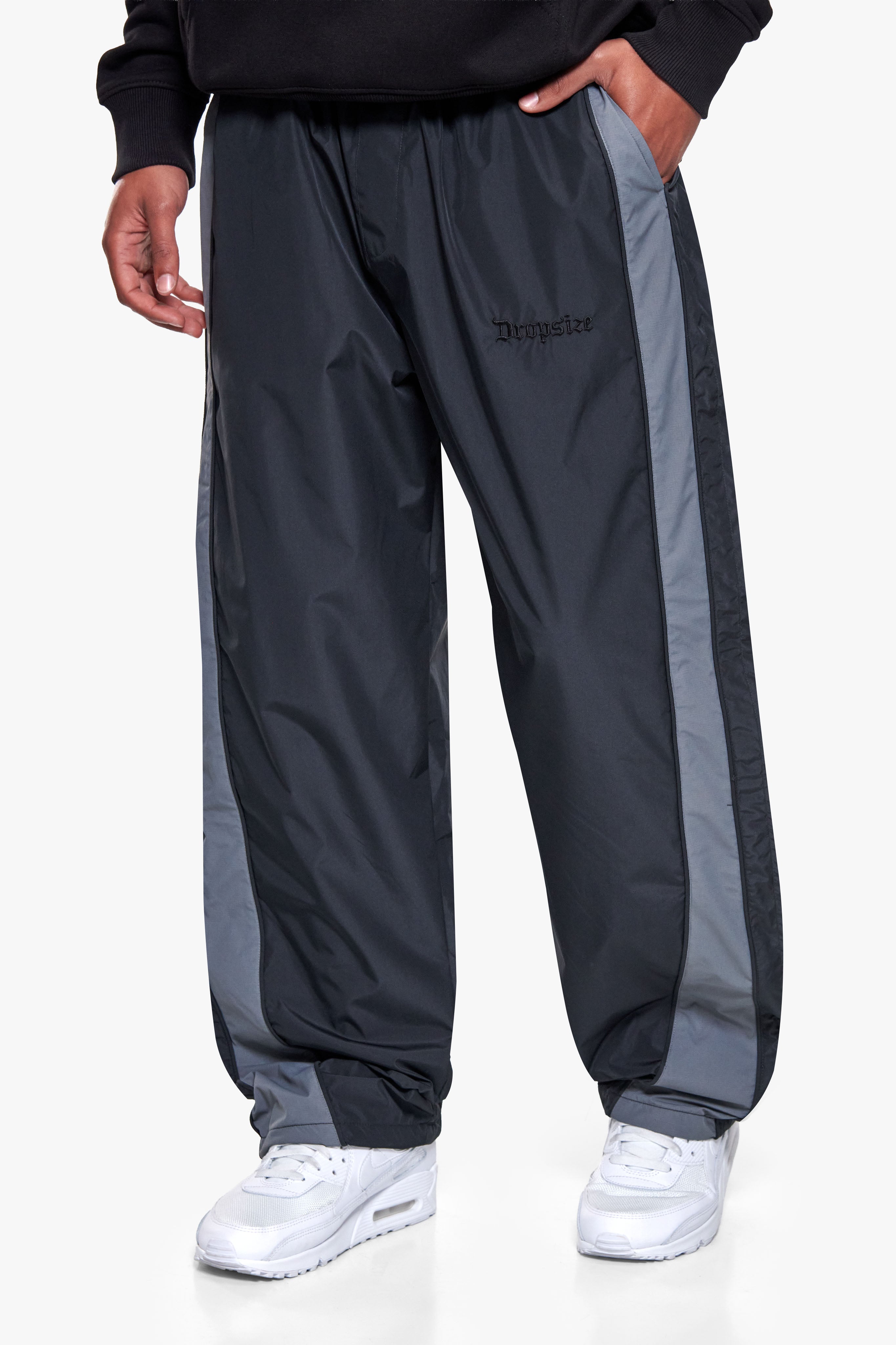 DROPSIZE CURVED TRACKPANTS BLACK