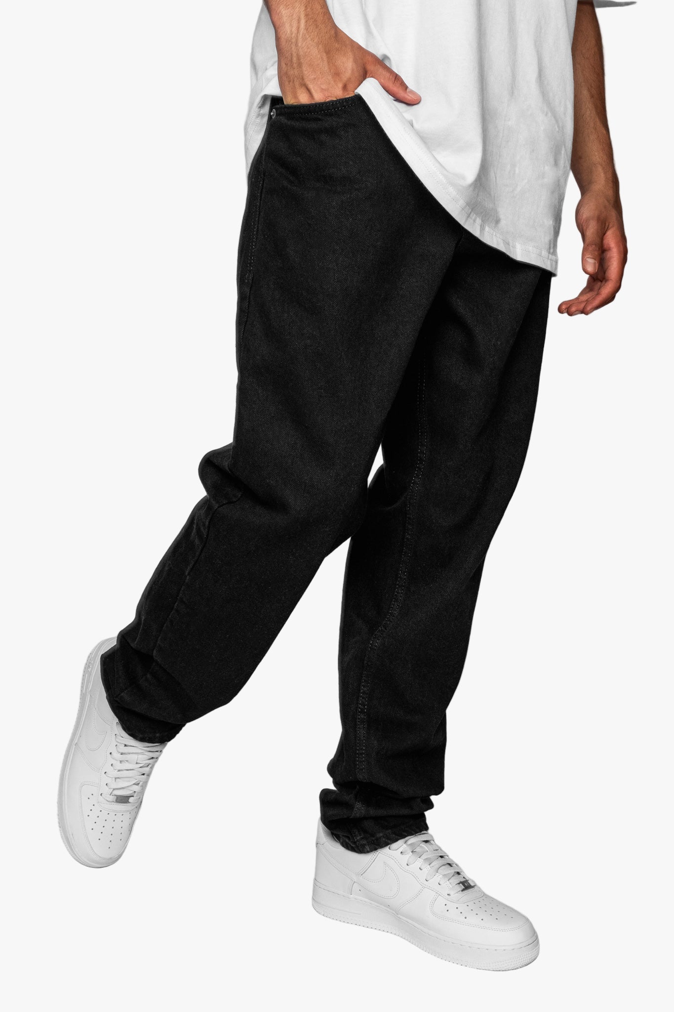 LOOSE FIT BLACK JEANS