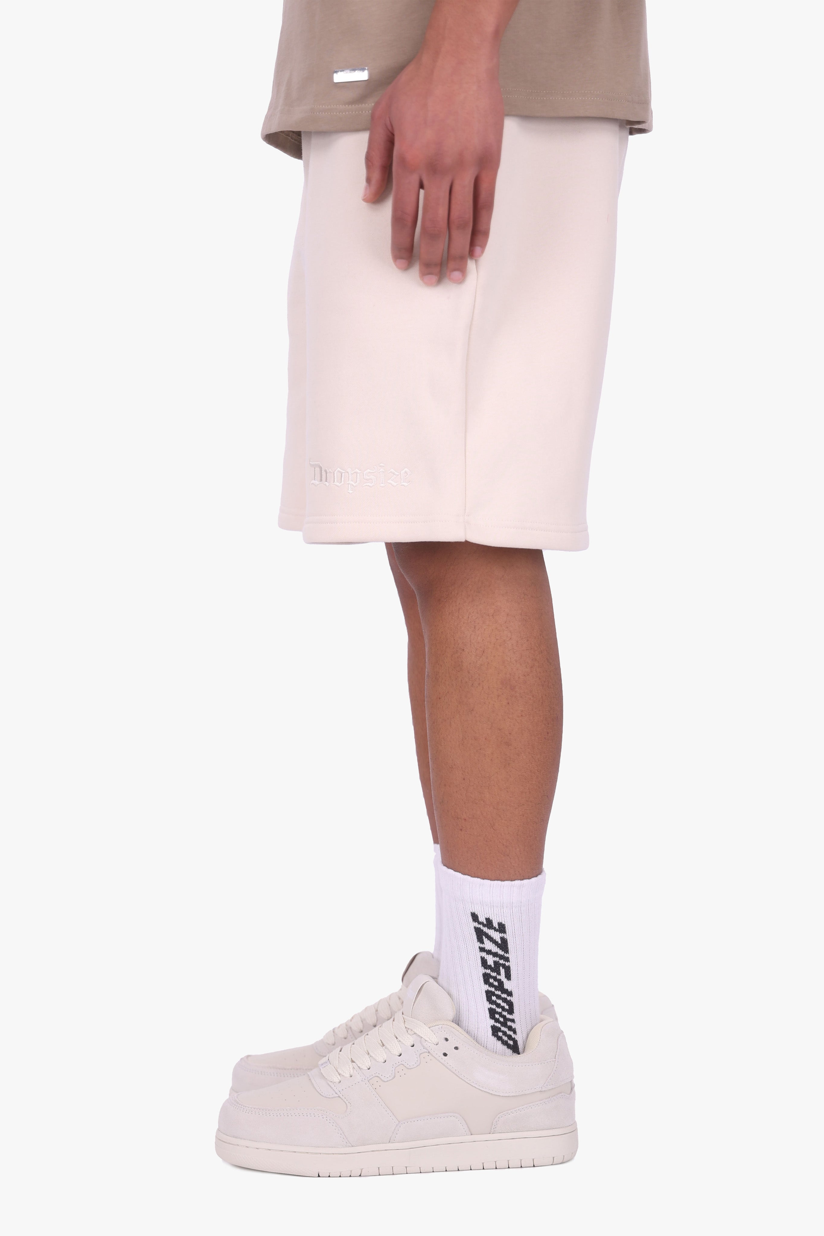 EMBO SWEATSHORT COCONUT MILK