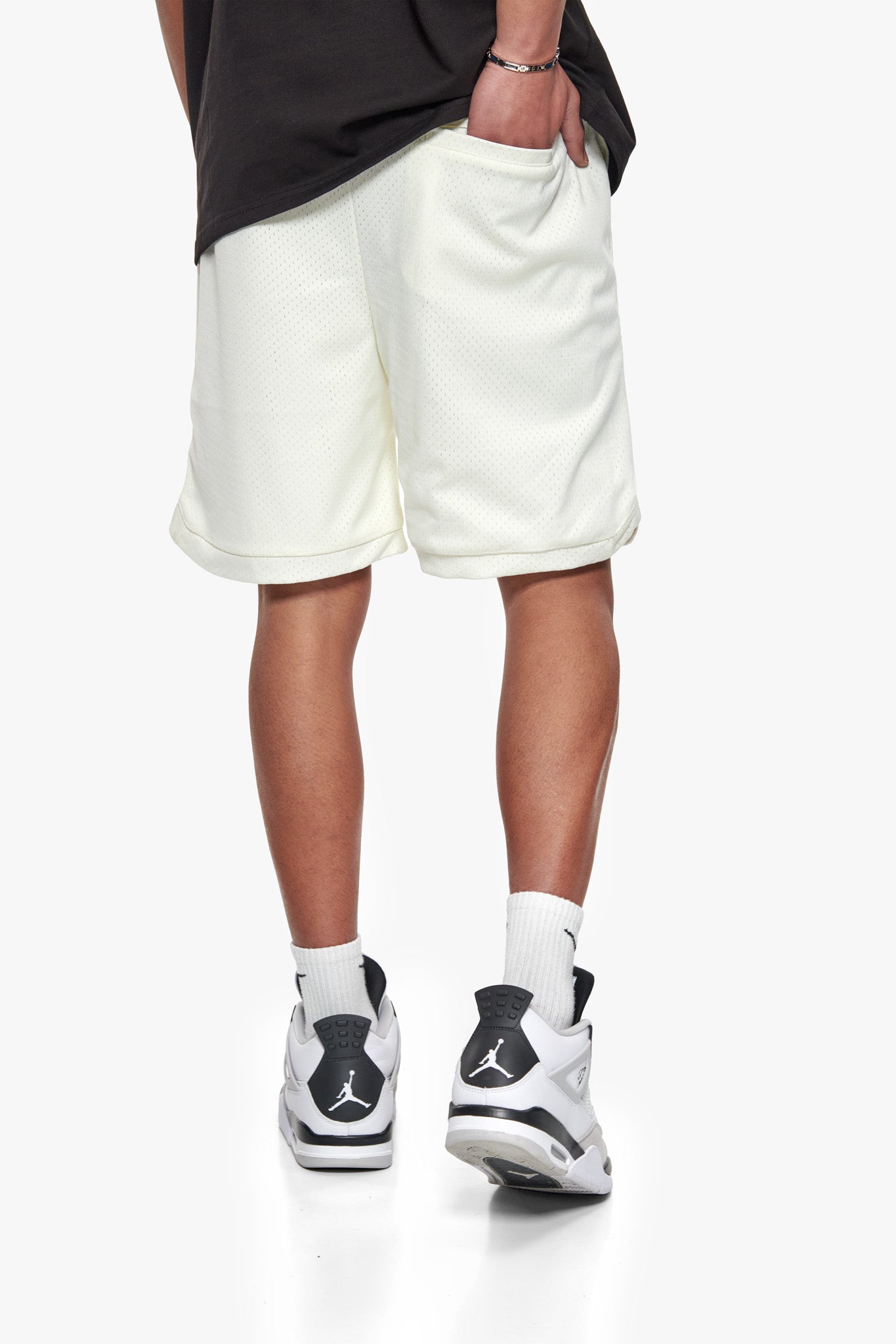 V2 MESH SHORT CREAM