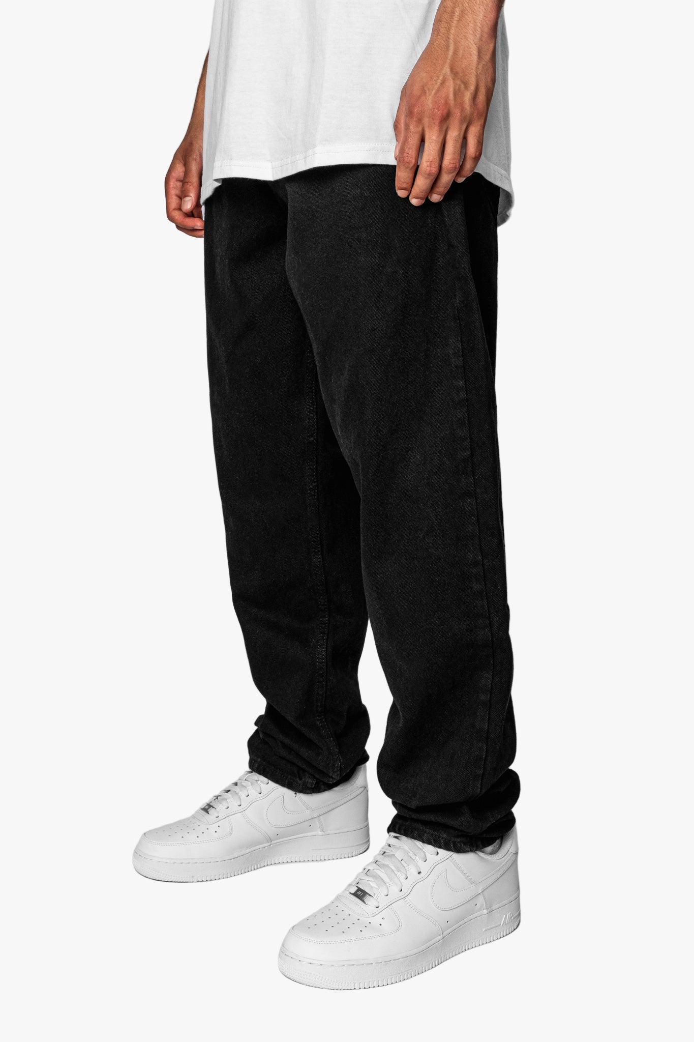 LOOSE FIT BLACK JEANS