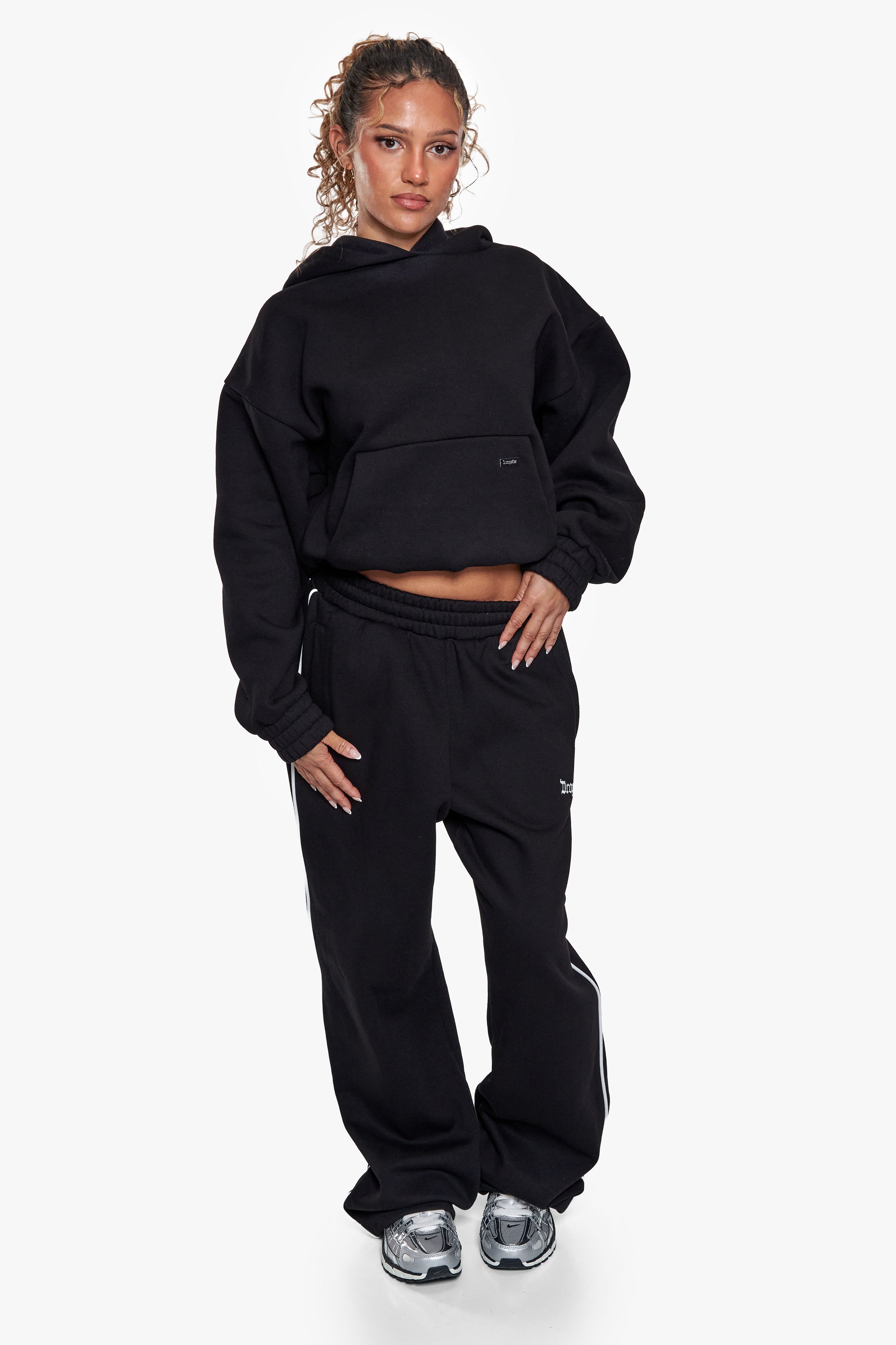 CONTRAST EMBROIDERY WOMEN OPEN LEG JOGGER BLACK